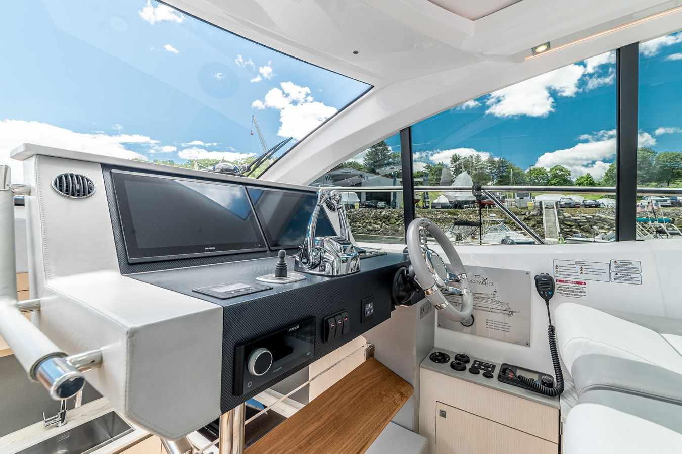 https://arconyachts.ams3.digitaloceanspaces.com/113605/conversions/large_3776251-optimize.jpg