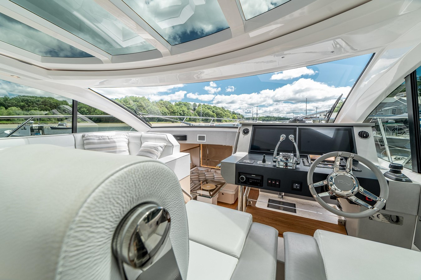 https://arconyachts.ams3.digitaloceanspaces.com/113608/conversions/large_3776252-optimize.jpg