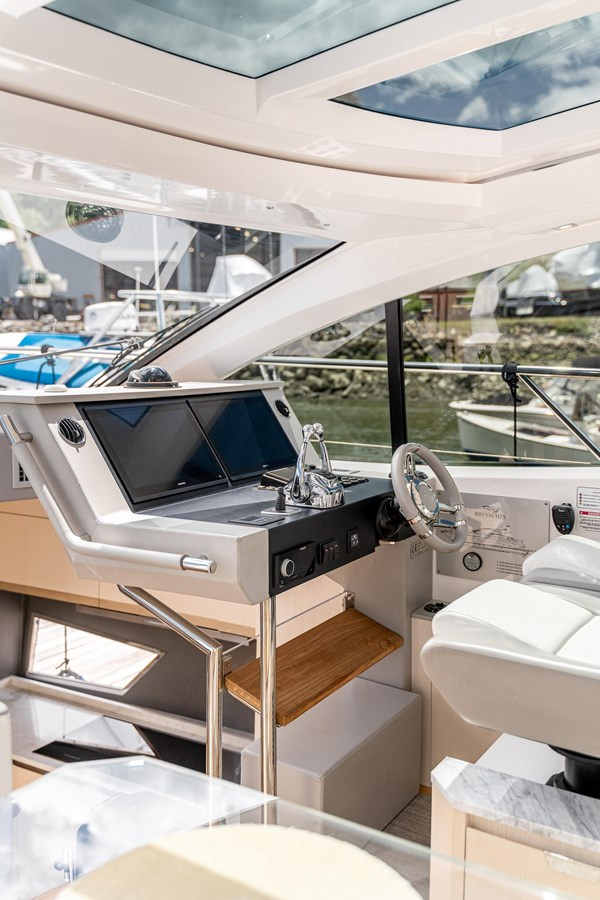 https://arconyachts.ams3.digitaloceanspaces.com/113617/conversions/large_3776255-optimize.jpg