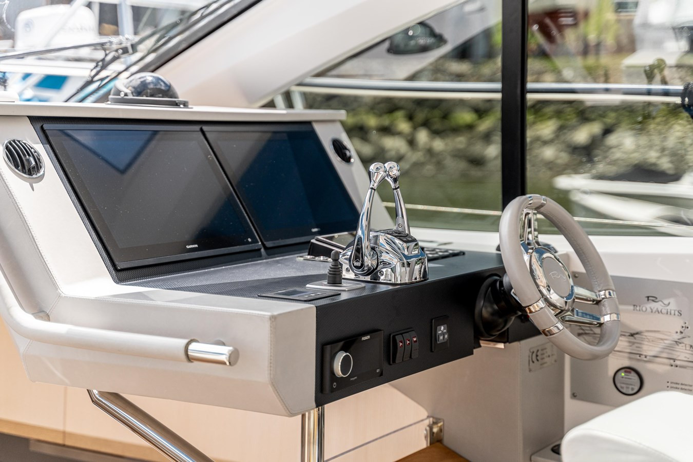 https://arconyachts.ams3.digitaloceanspaces.com/113623/conversions/large_3776257-optimize.jpg