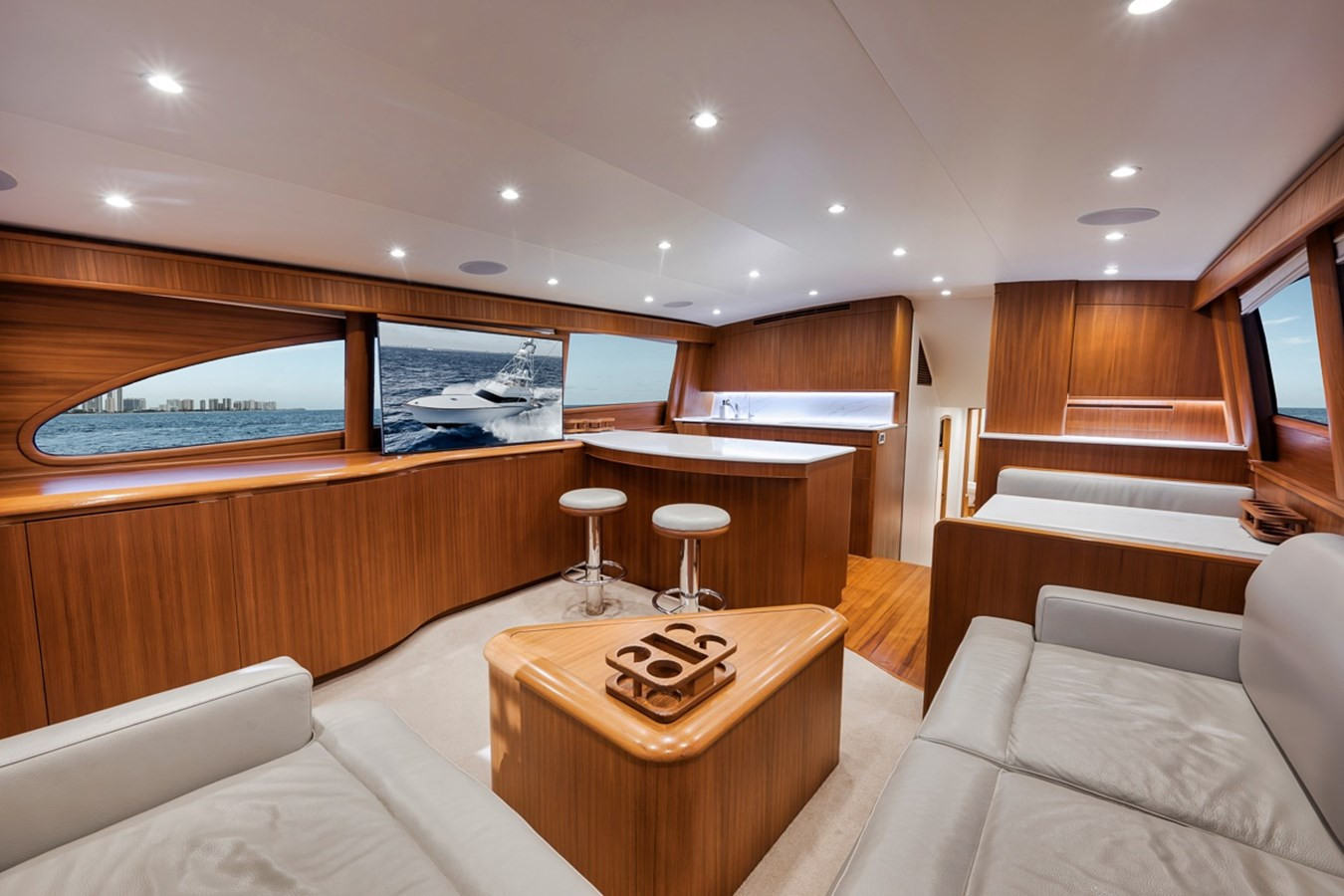 https://arconyachts.ams3.digitaloceanspaces.com/113638/conversions/large_4528919-optimize.jpg