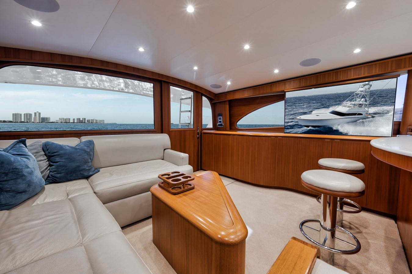 https://arconyachts.ams3.digitaloceanspaces.com/113644/conversions/large_4528922-optimize.jpg