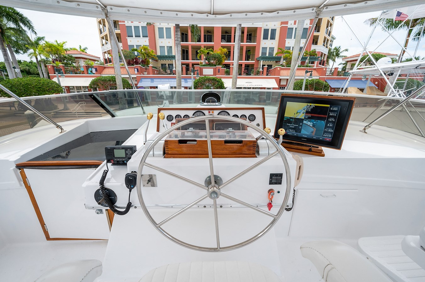 https://arconyachts.ams3.digitaloceanspaces.com/113661/conversions/large_3676088-optimize.jpg