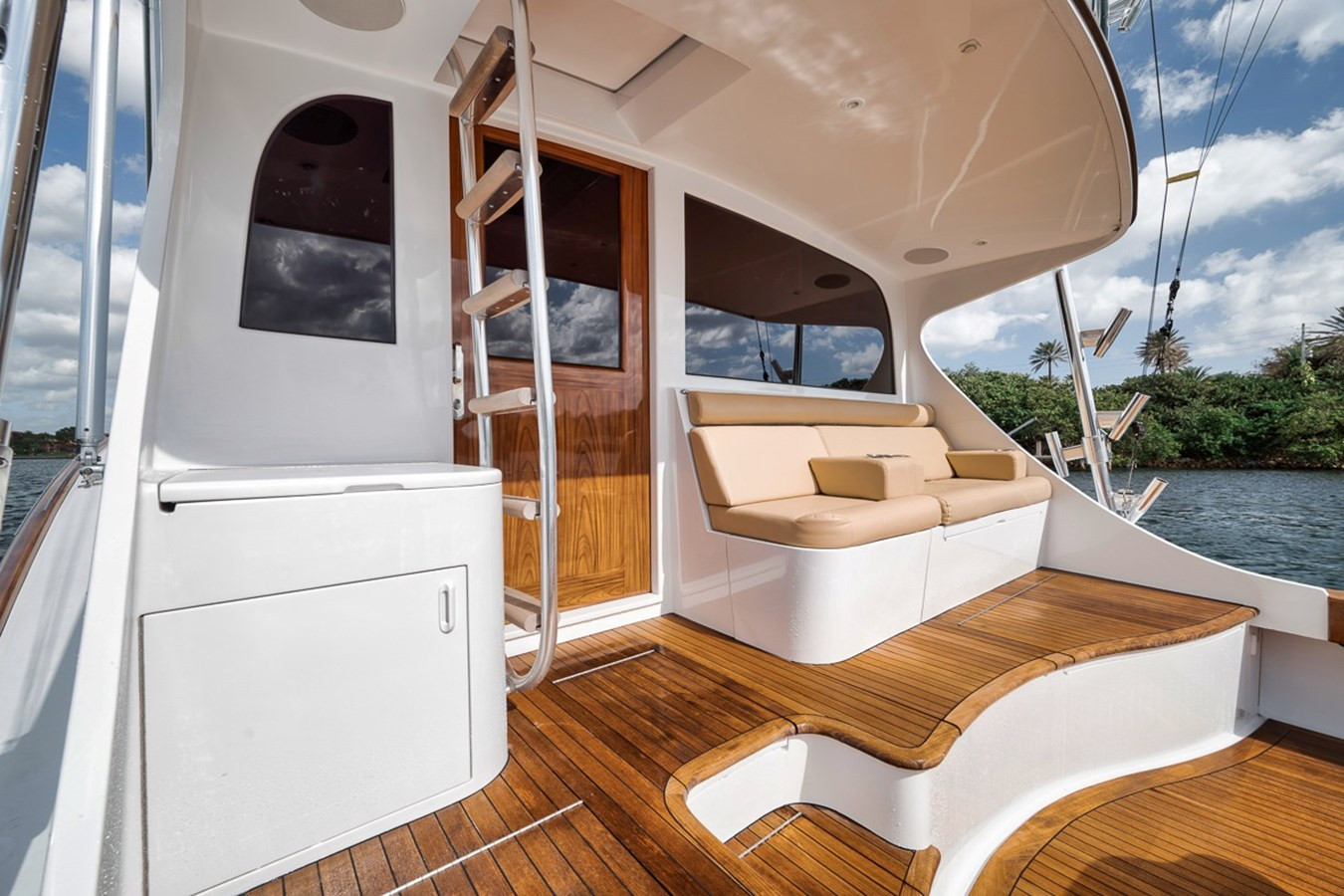 https://arconyachts.ams3.digitaloceanspaces.com/113724/conversions/large_4528891-optimize.jpg