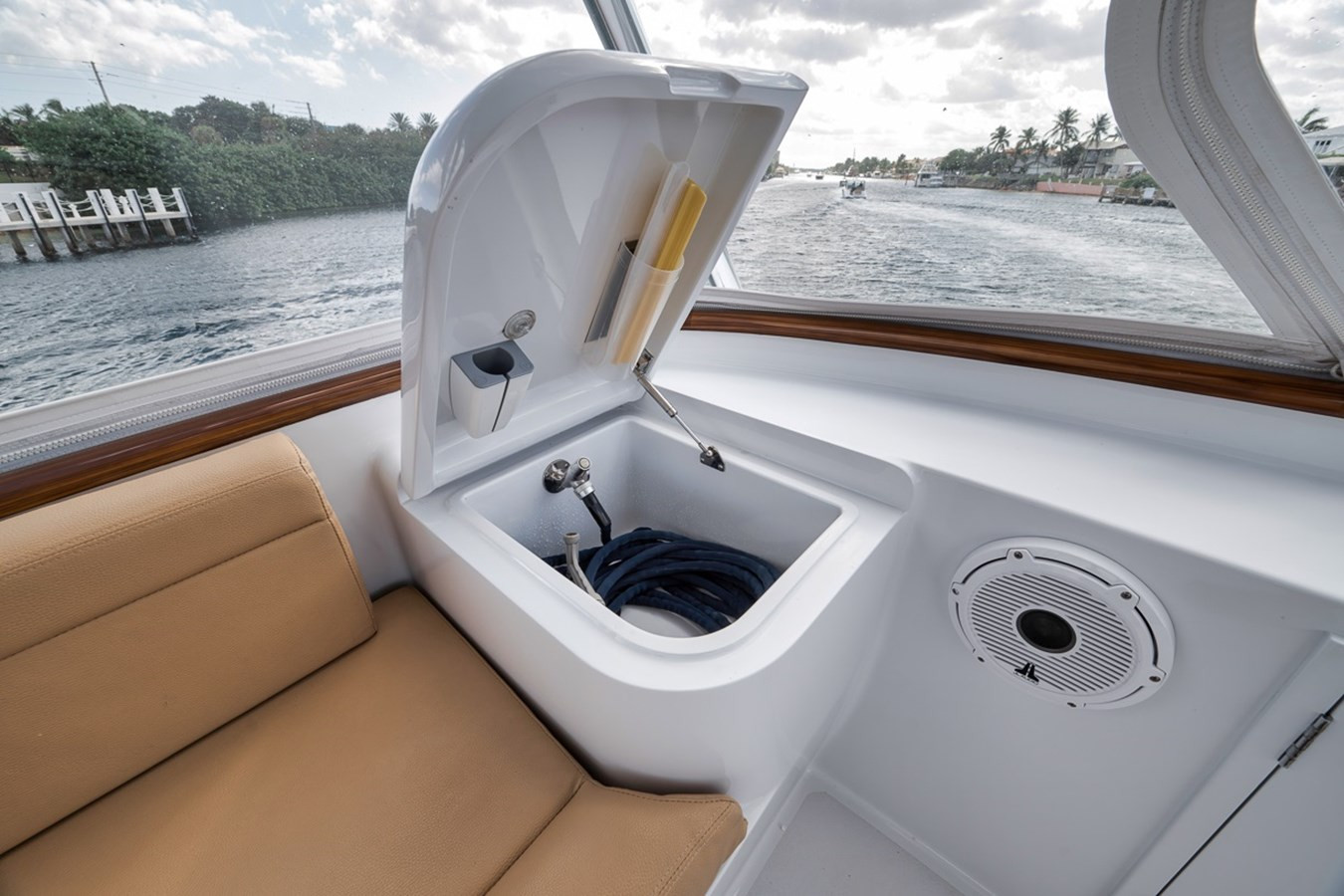 https://arconyachts.ams3.digitaloceanspaces.com/113750/conversions/large_4528910-optimize.jpg