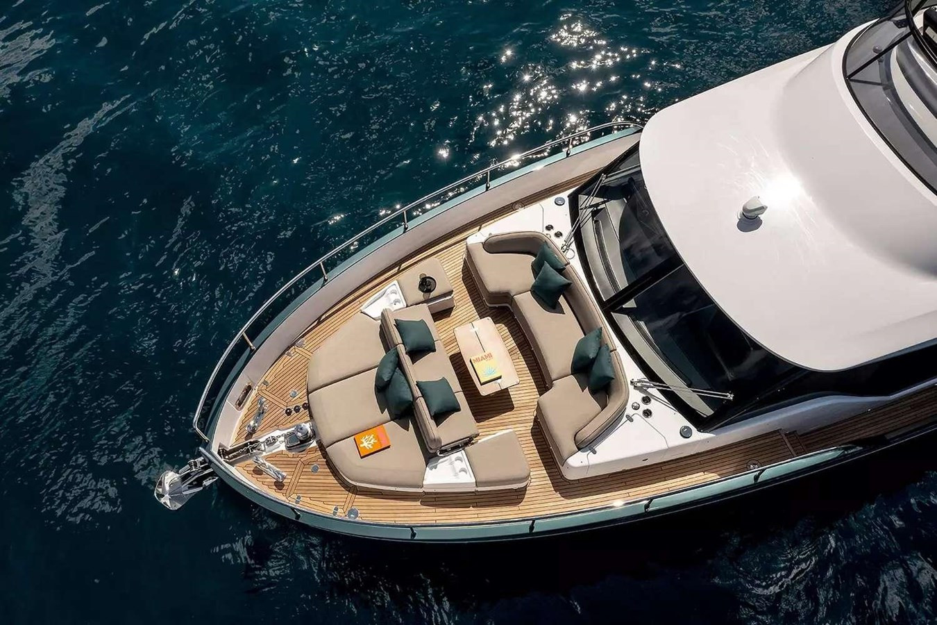https://arconyachts.ams3.digitaloceanspaces.com/113875/conversions/large_4832373-optimize.jpg