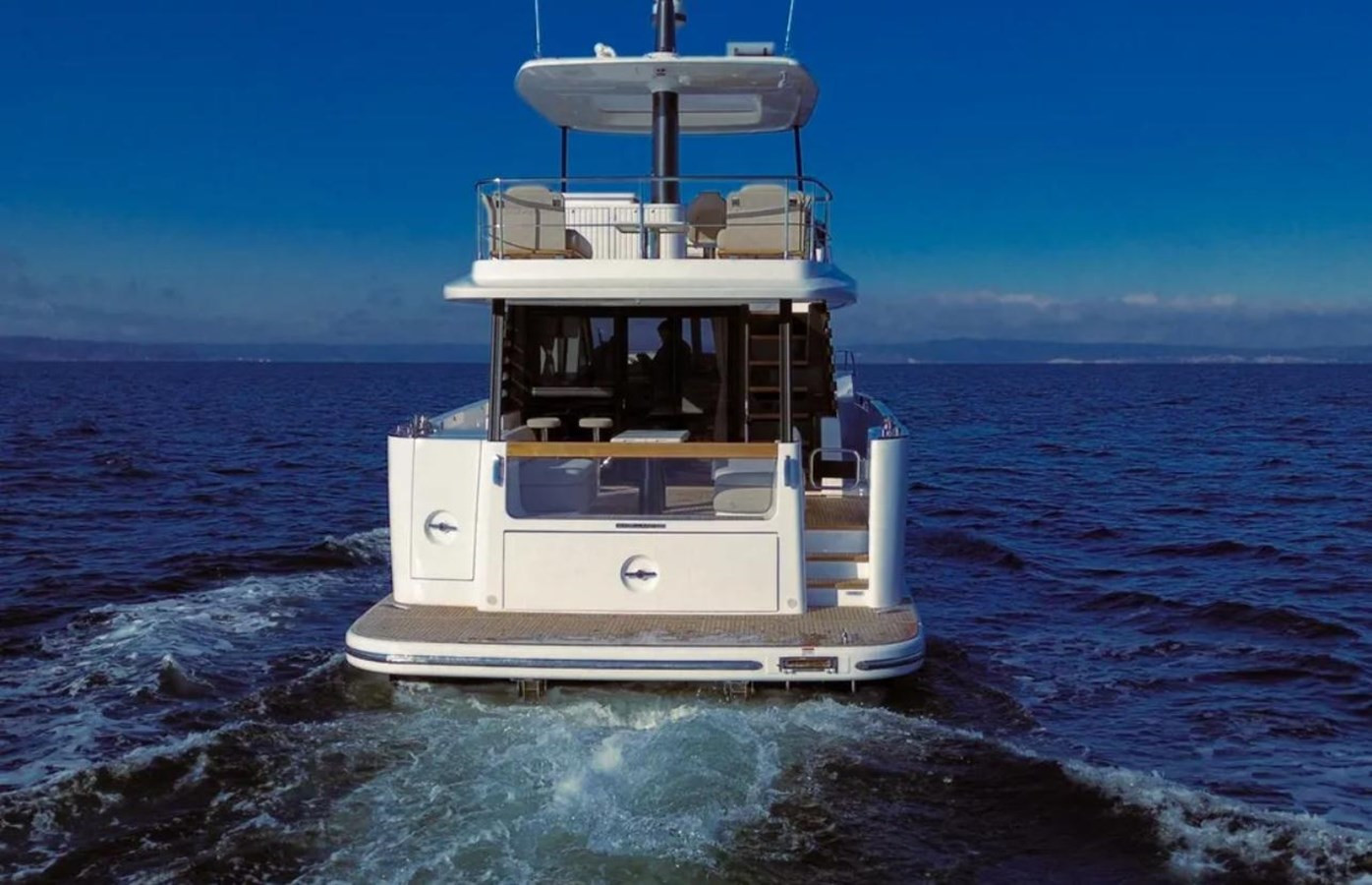https://arconyachts.ams3.digitaloceanspaces.com/113880/conversions/large_4832397-optimize.jpg