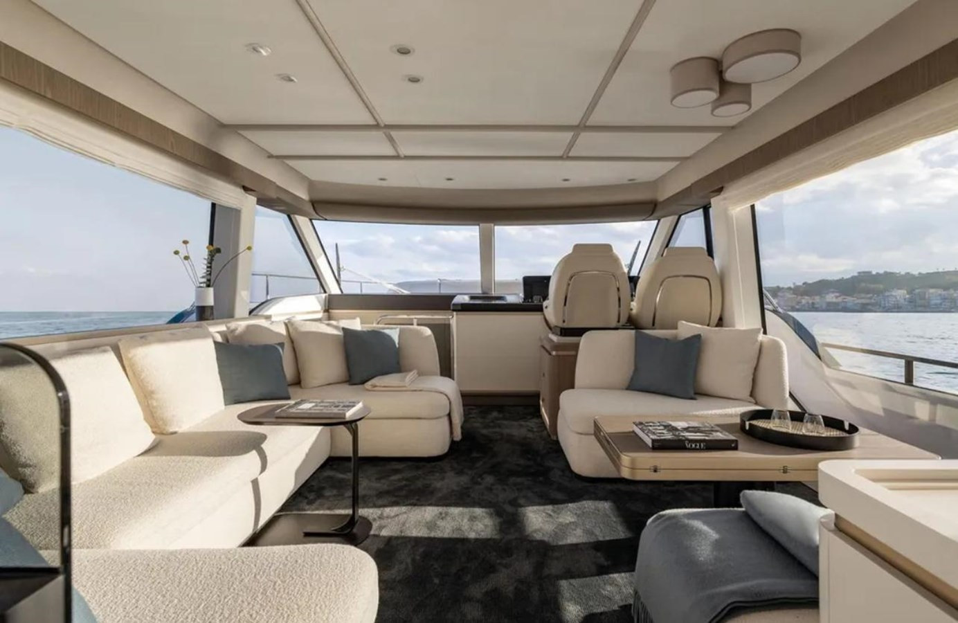 https://arconyachts.ams3.digitaloceanspaces.com/113889/conversions/large_4832393-optimize.jpg