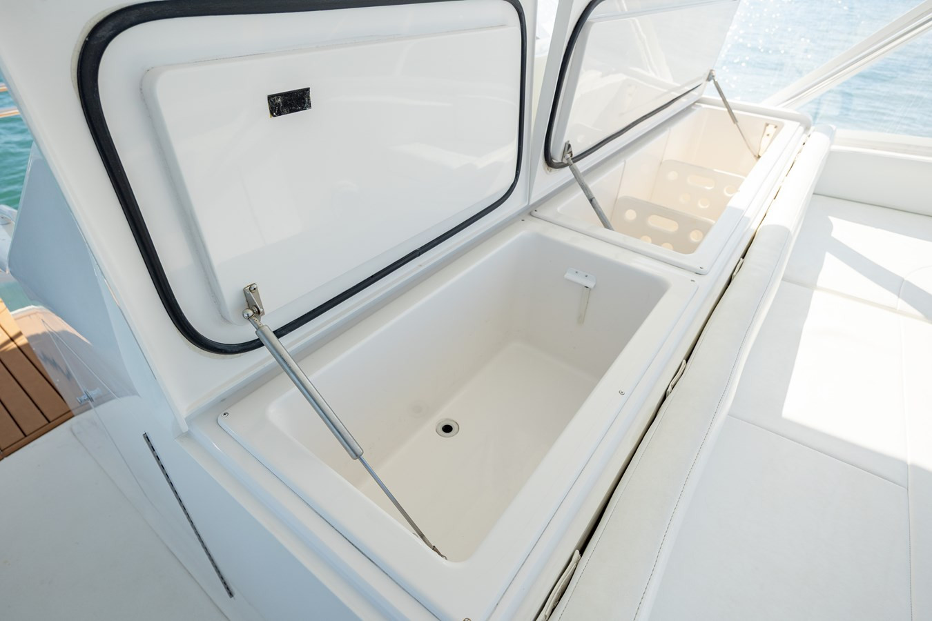 https://arconyachts.ams3.digitaloceanspaces.com/113901/conversions/large_4569070-optimize.jpg