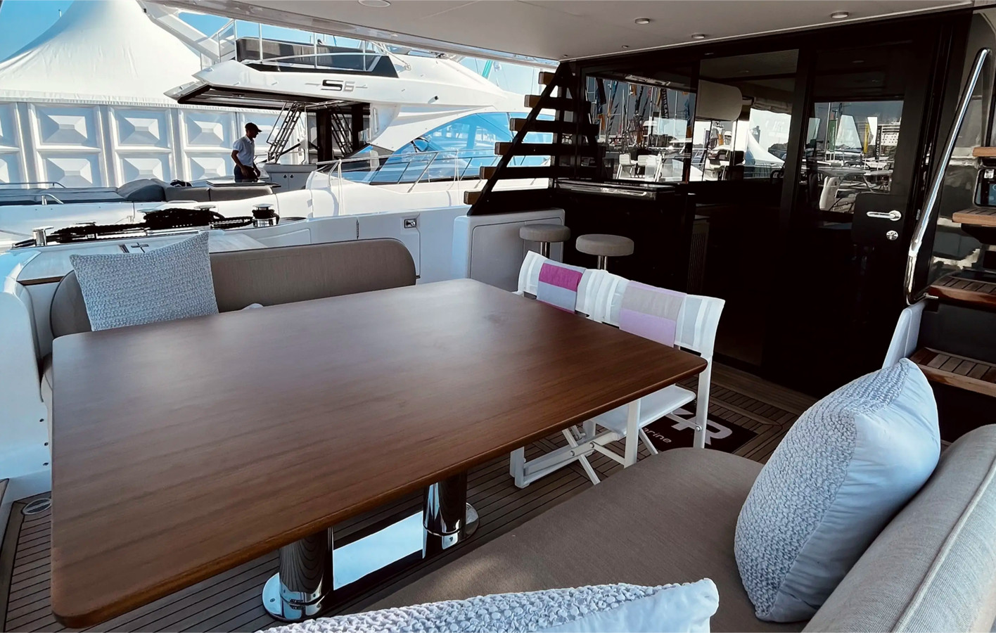 https://arconyachts.ams3.digitaloceanspaces.com/113942/conversions/large_4363419-optimize.jpg