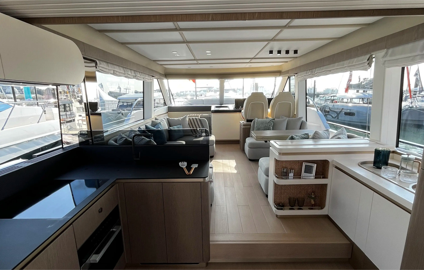 https://arconyachts.ams3.digitaloceanspaces.com/113961/conversions/large_4363425-optimize.jpg