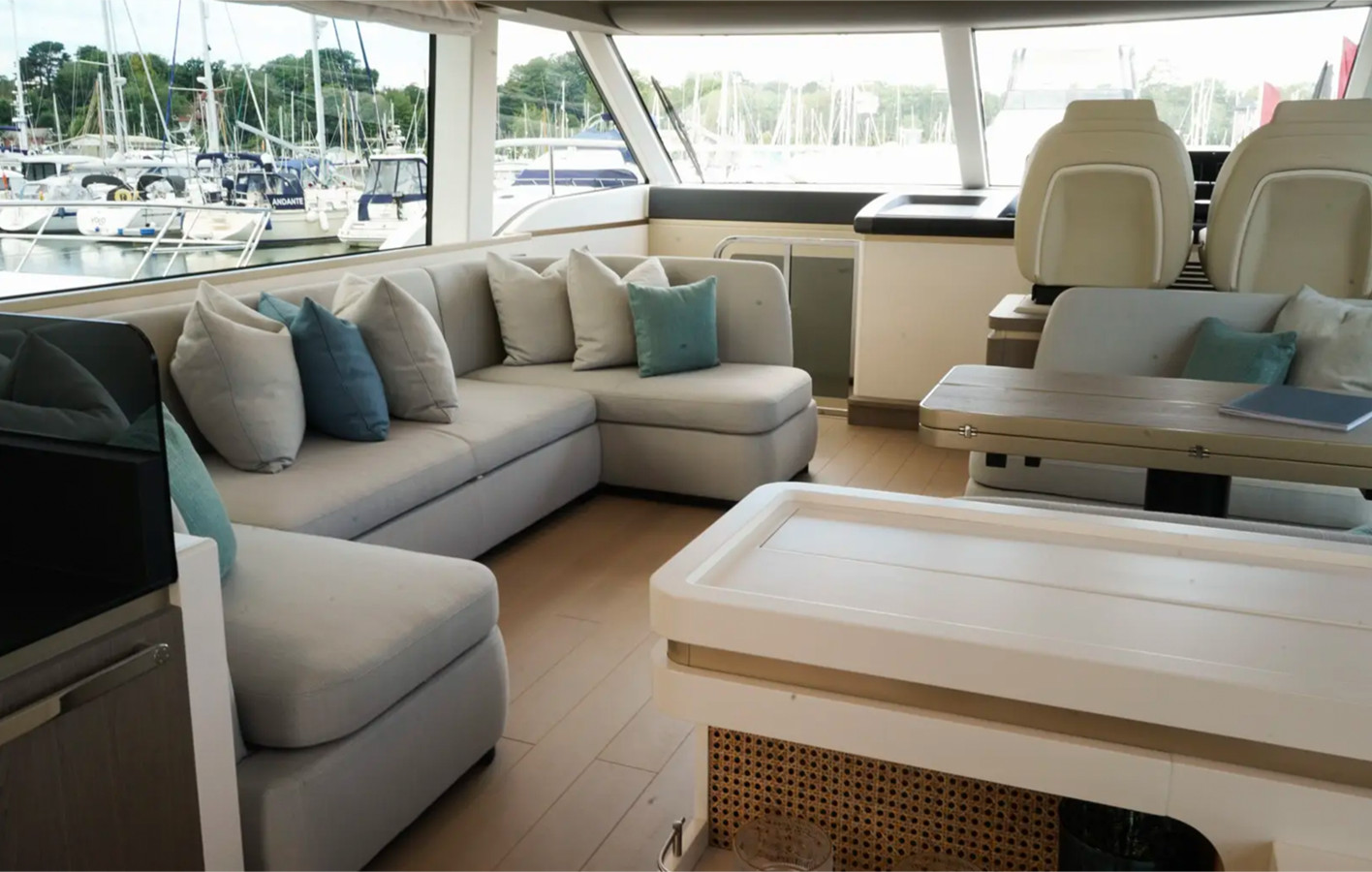 https://arconyachts.ams3.digitaloceanspaces.com/113973/conversions/large_4363428-optimize.jpg