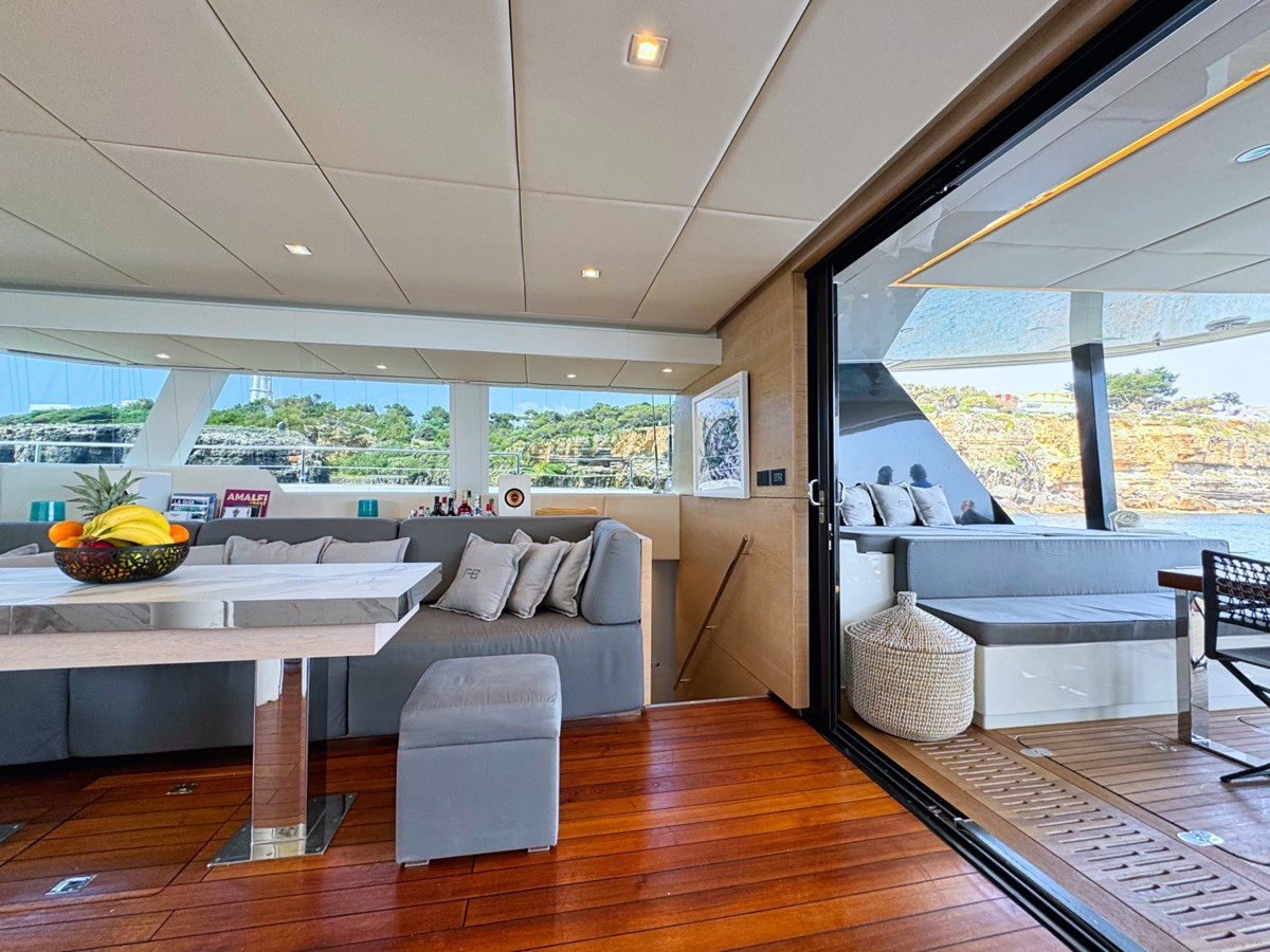 https://arconyachts.ams3.digitaloceanspaces.com/113995/conversions/large_4177107-optimize.jpg