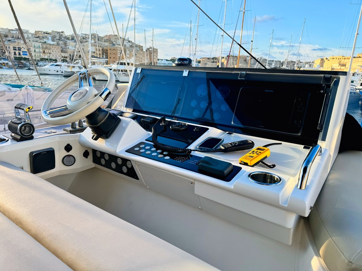 https://arconyachts.ams3.digitaloceanspaces.com/114010/conversions/large_4430880-optimize.jpg