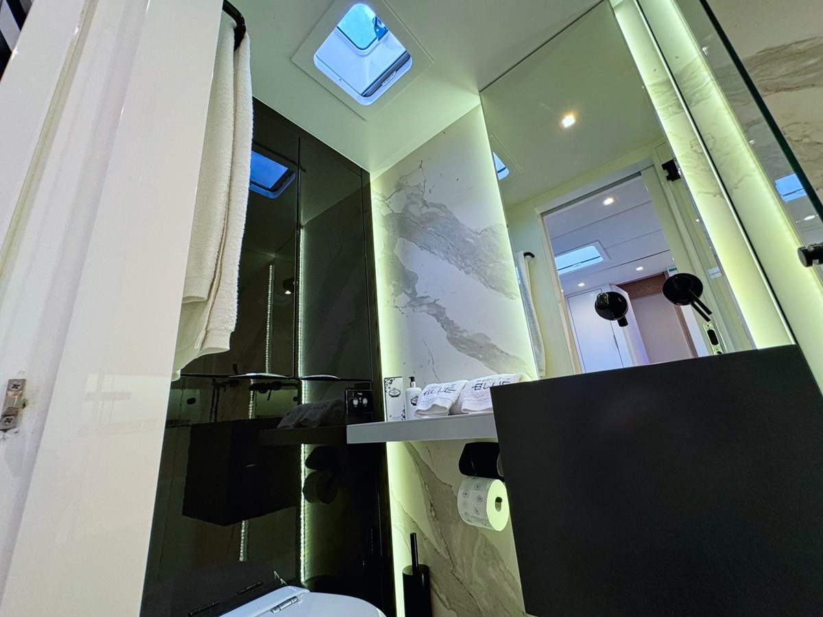 https://arconyachts.ams3.digitaloceanspaces.com/114011/conversions/large_4177113-optimize.jpg