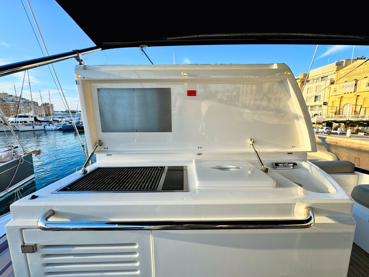 https://arconyachts.ams3.digitaloceanspaces.com/114023/conversions/large_4430895-optimize.jpg