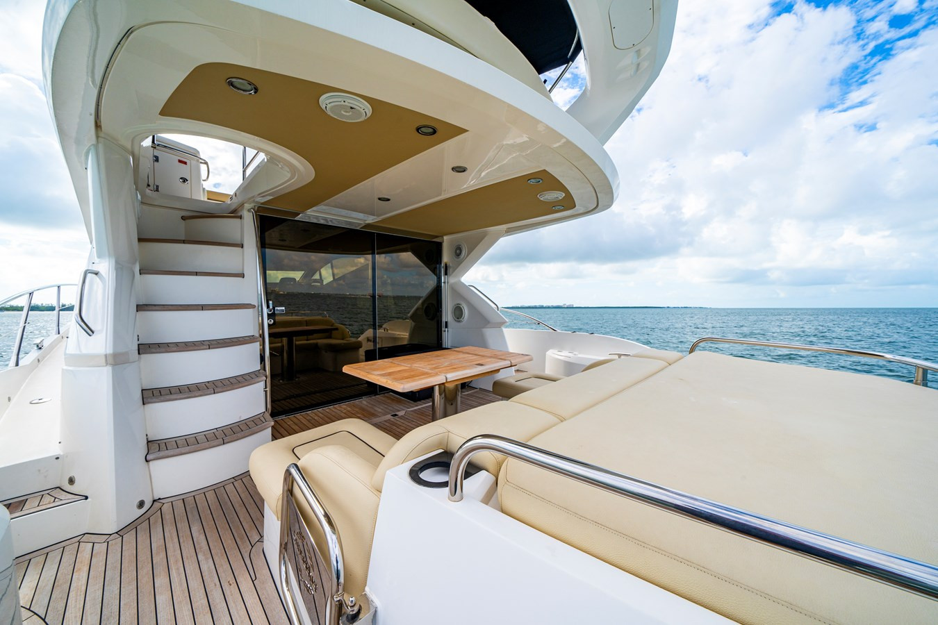 https://arconyachts.ams3.digitaloceanspaces.com/114061/conversions/large_4320815-optimize.jpg