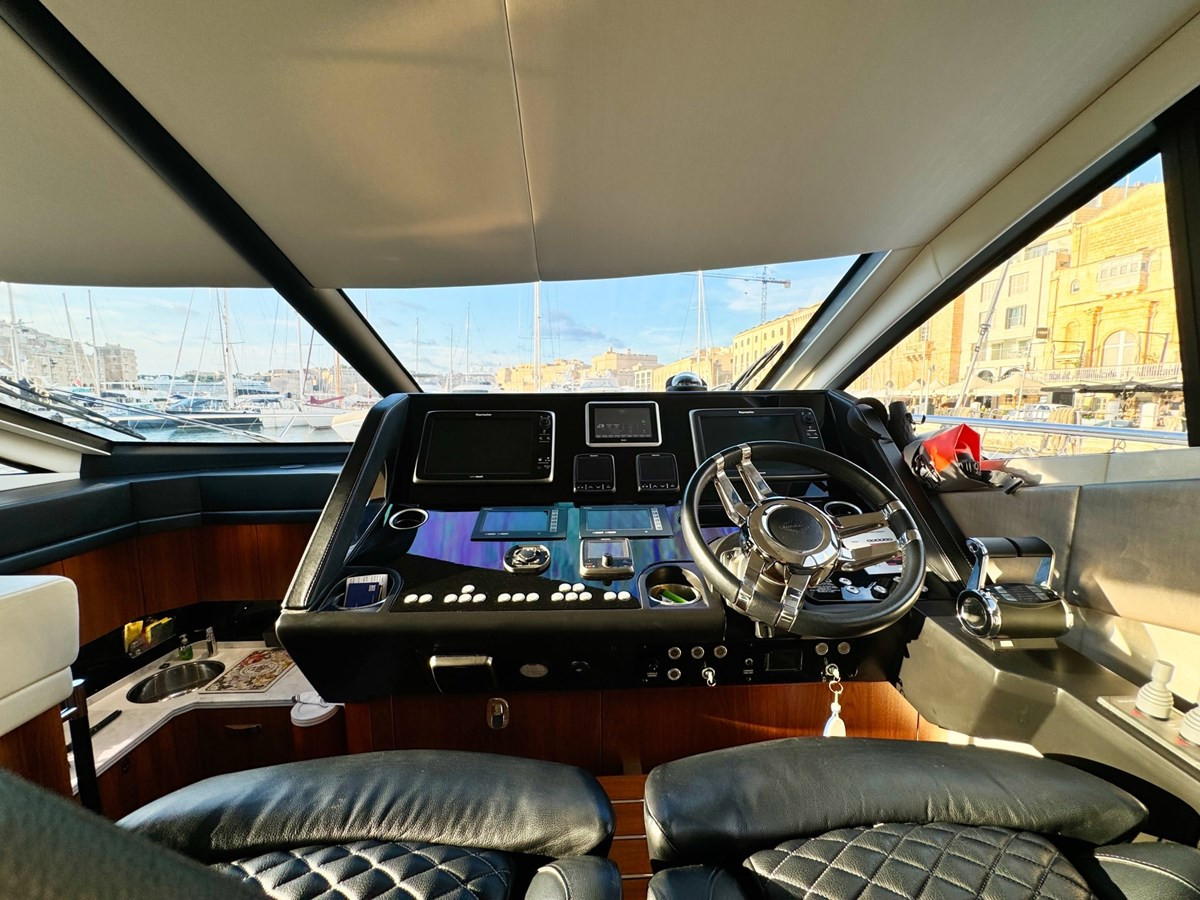https://arconyachts.ams3.digitaloceanspaces.com/114069/conversions/large_4430996-optimize.jpg