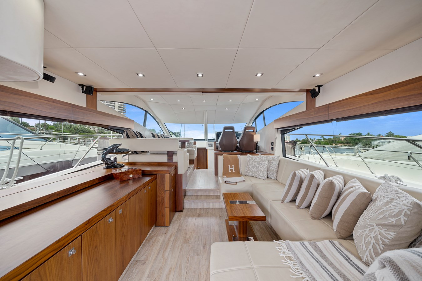 https://arconyachts.ams3.digitaloceanspaces.com/114073/conversions/large_4320821-optimize.jpg