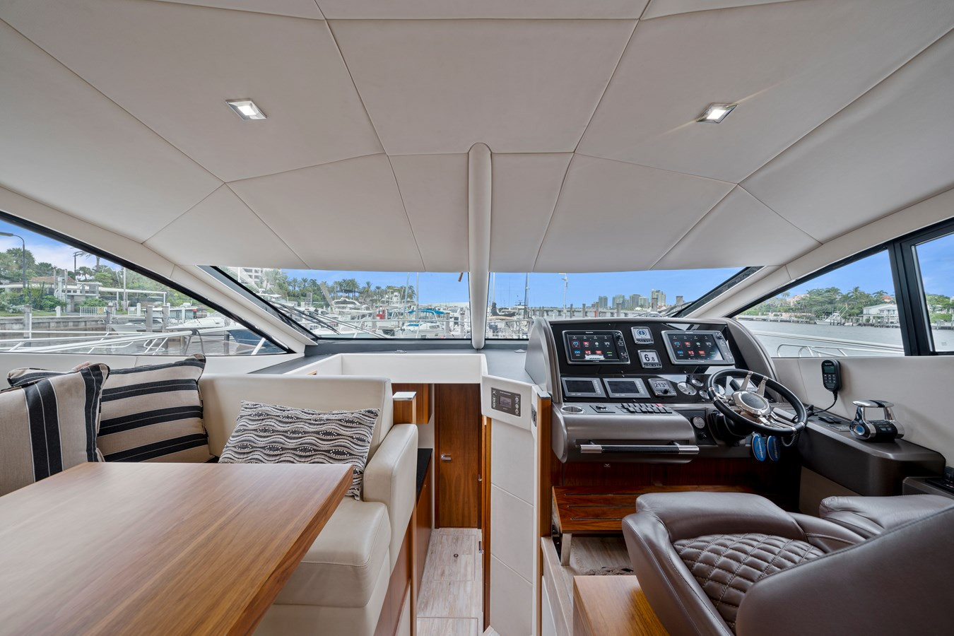 https://arconyachts.ams3.digitaloceanspaces.com/114079/conversions/large_4320824-optimize.jpg