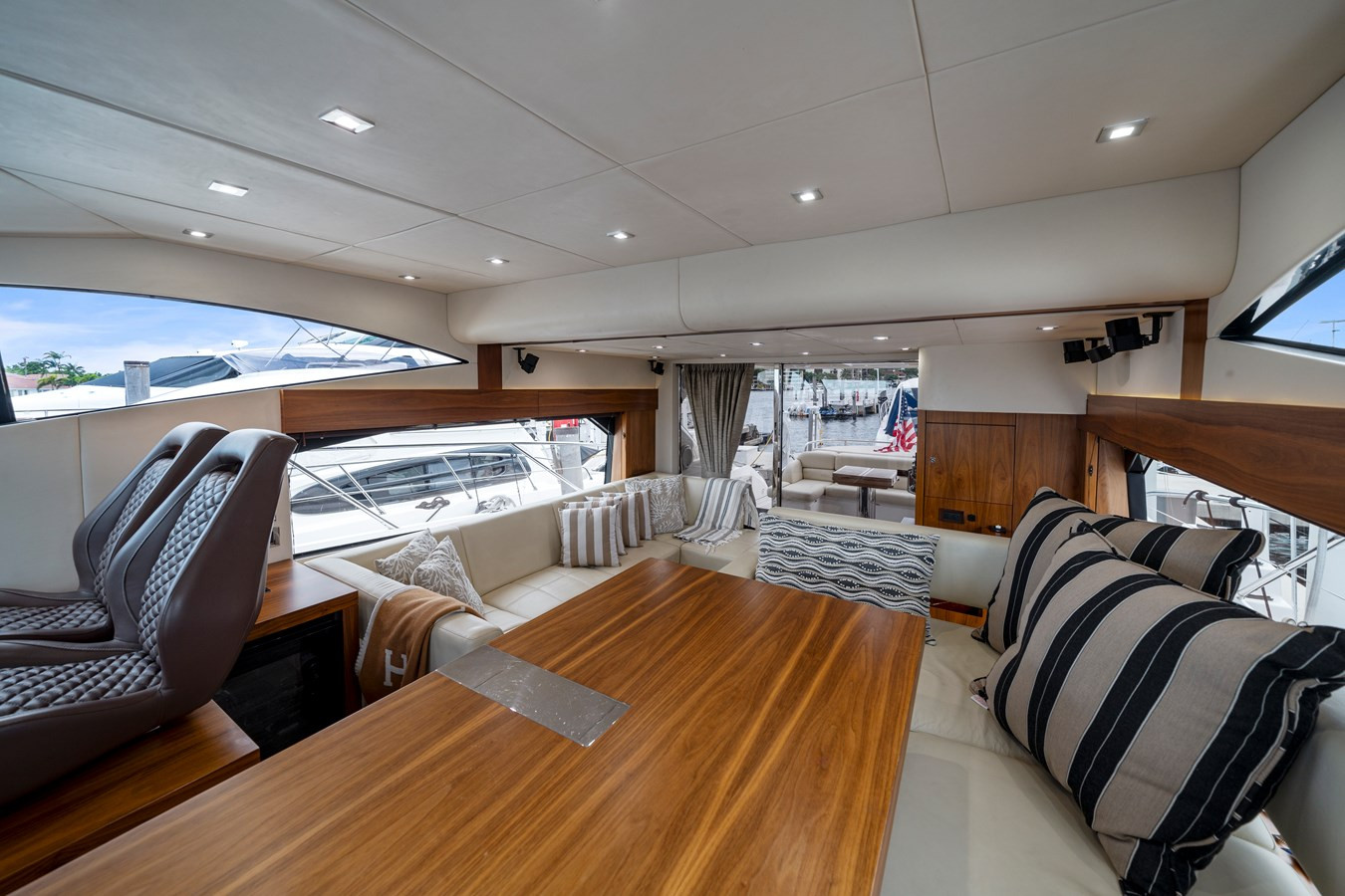https://arconyachts.ams3.digitaloceanspaces.com/114091/conversions/large_4320836-optimize.jpg