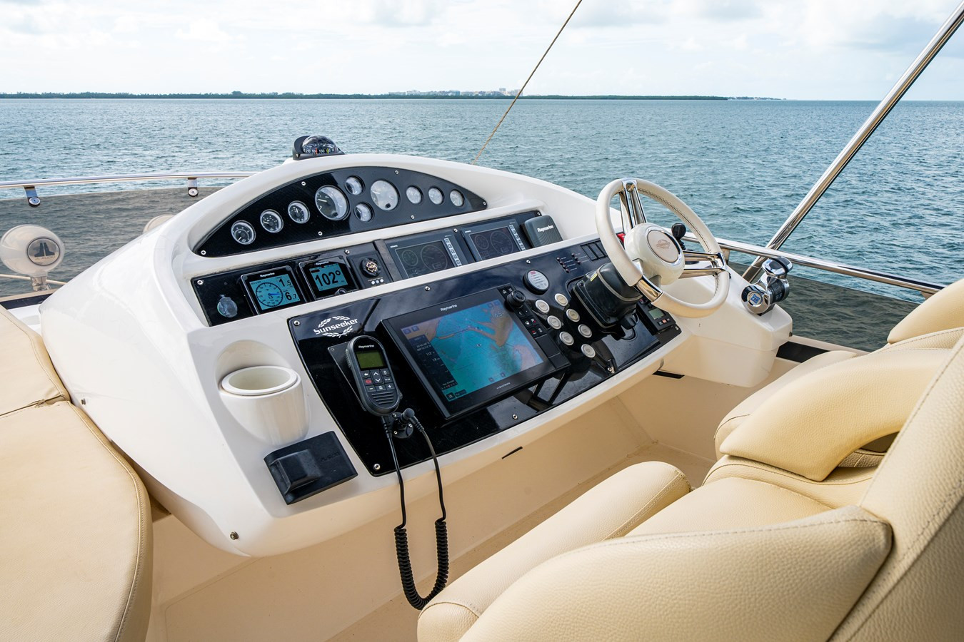 https://arconyachts.ams3.digitaloceanspaces.com/114144/conversions/large_4321048-optimize.jpg