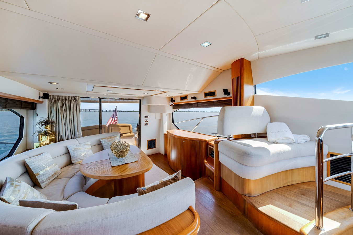 https://arconyachts.ams3.digitaloceanspaces.com/114193/conversions/large_4812627-optimize.jpg