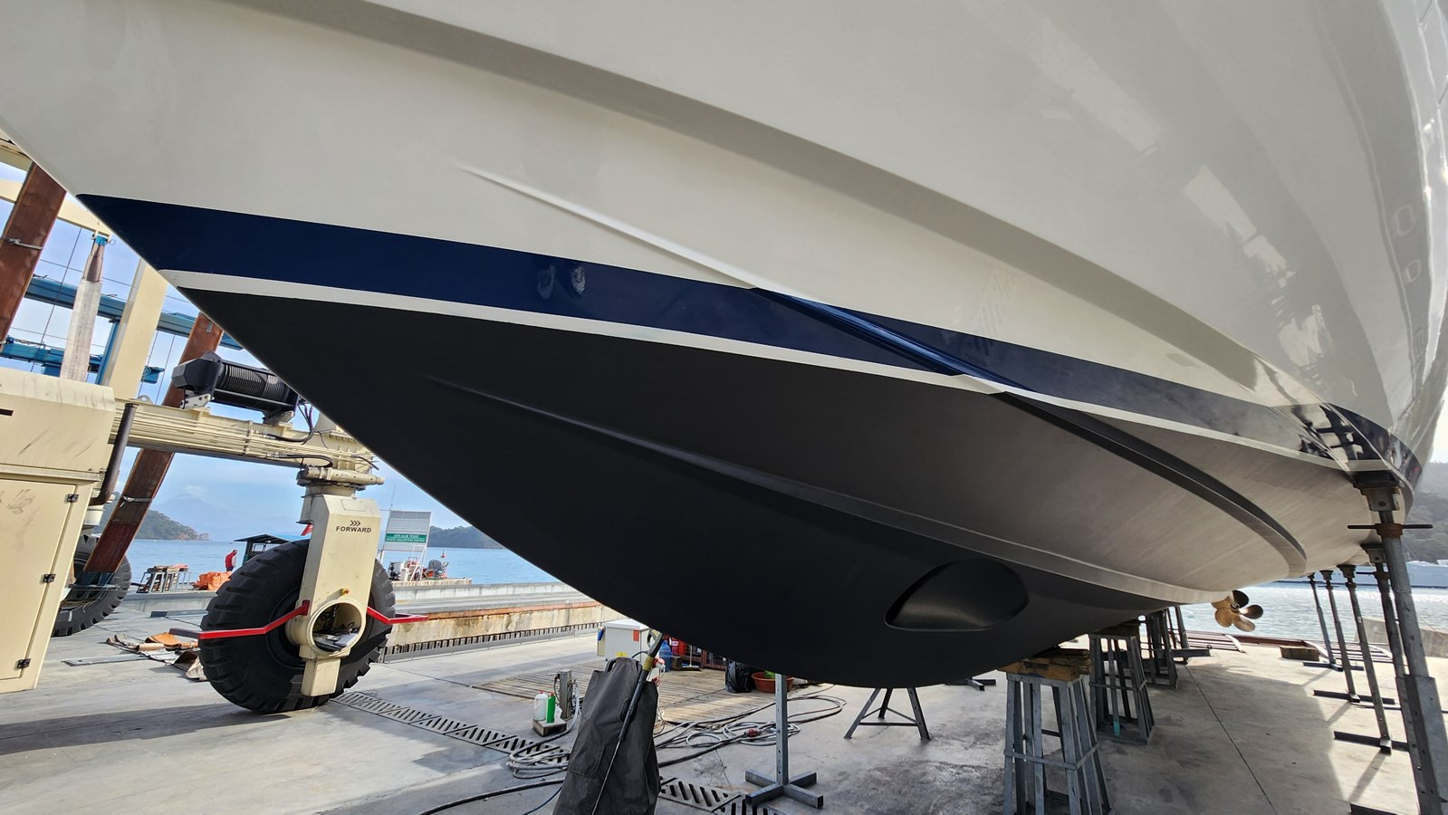 https://arconyachts.ams3.digitaloceanspaces.com/114197/conversions/large_4108290-optimize.jpg