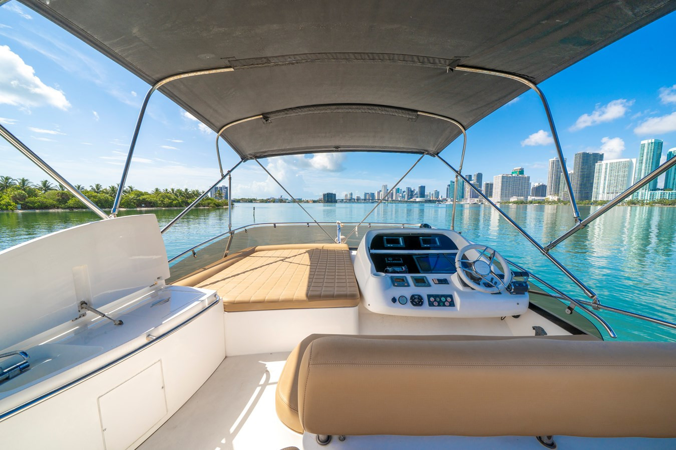 https://arconyachts.ams3.digitaloceanspaces.com/114239/conversions/large_4812641-optimize.jpg