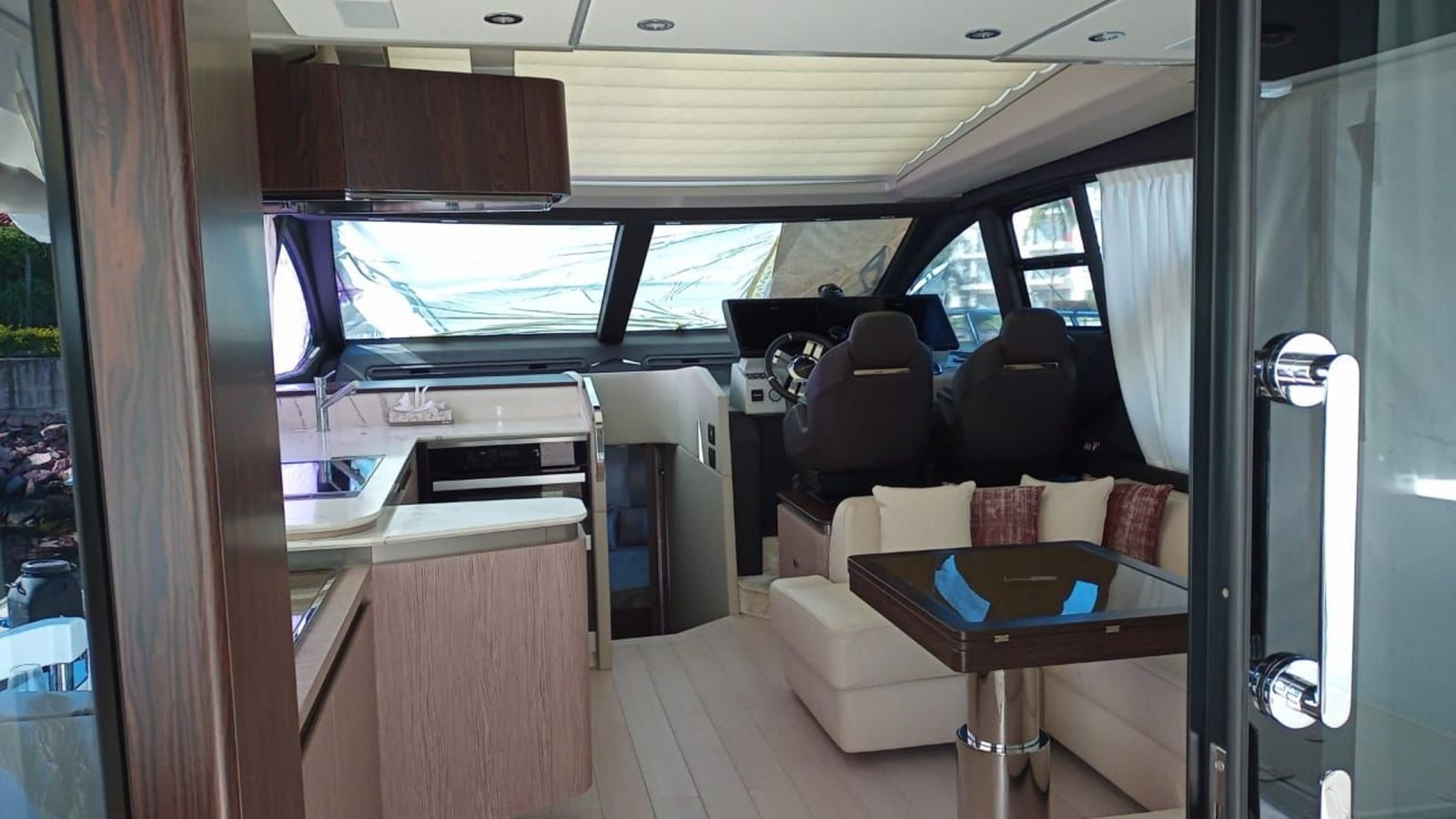 https://arconyachts.ams3.digitaloceanspaces.com/114247/conversions/large_3401788-optimize.jpg