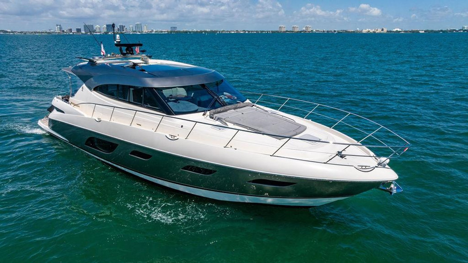 https://arconyachts.ams3.digitaloceanspaces.com/114322/conversions/large_4619460-optimize.jpg
