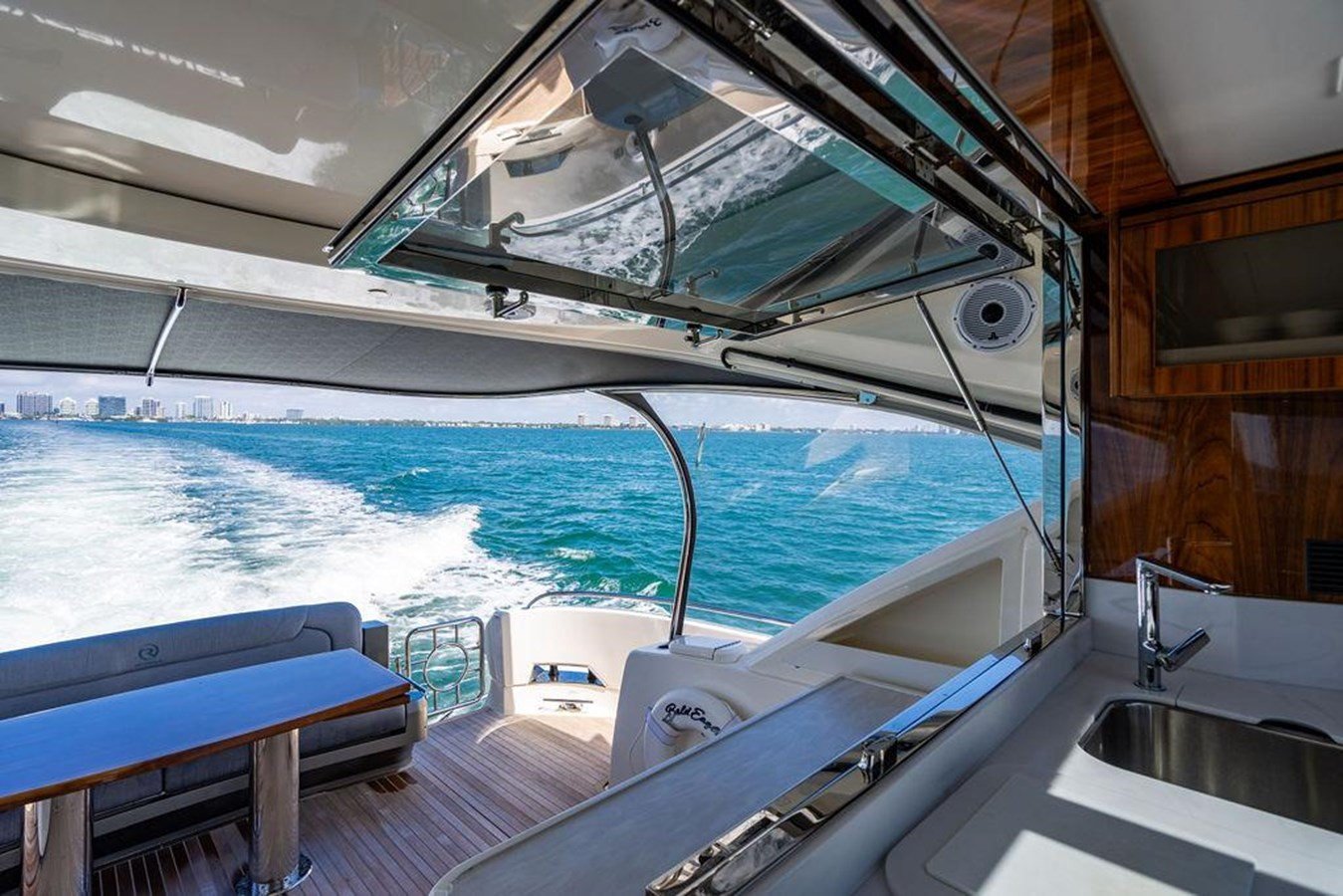 https://arconyachts.ams3.digitaloceanspaces.com/114352/conversions/large_4619470-optimize.jpg