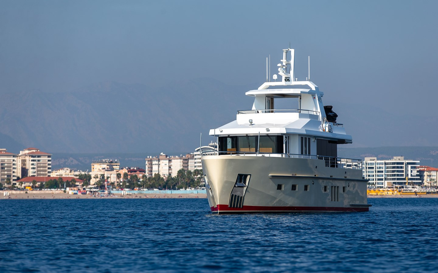 https://arconyachts.ams3.digitaloceanspaces.com/114390/conversions/large_3537711-optimize.jpg