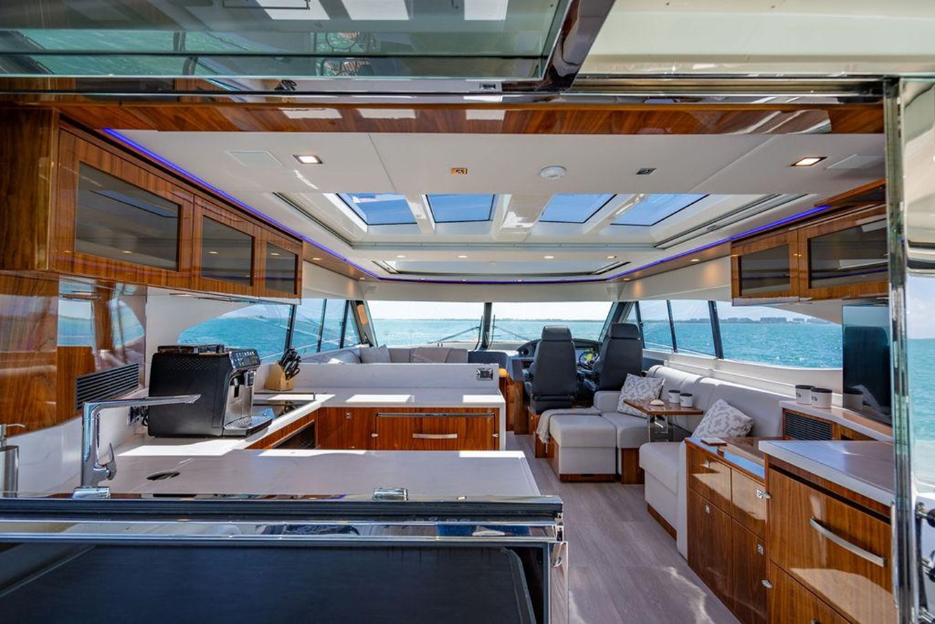 https://arconyachts.ams3.digitaloceanspaces.com/114392/conversions/large_4619484-optimize.jpg
