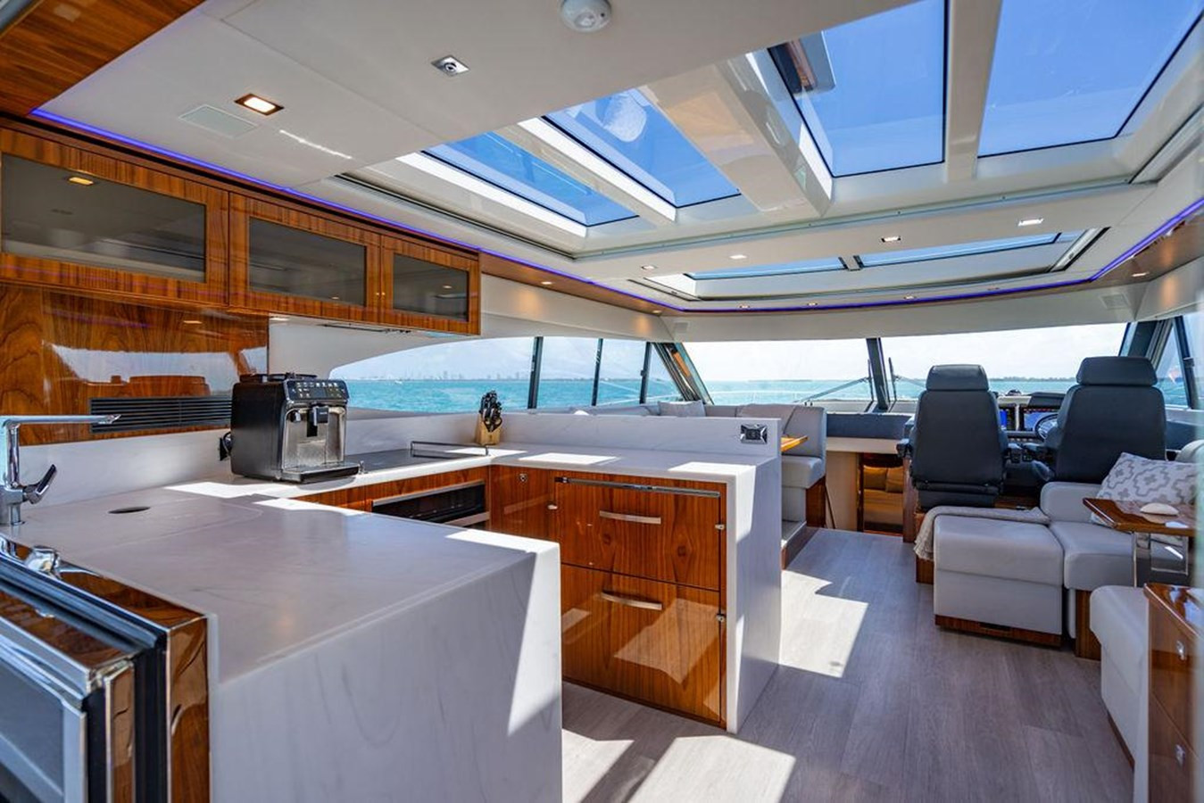 https://arconyachts.ams3.digitaloceanspaces.com/114394/conversions/large_4619485-optimize.jpg