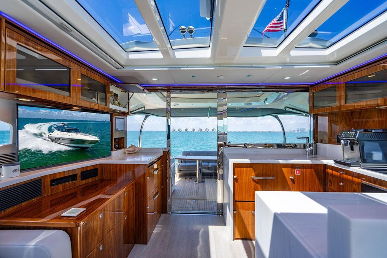 https://arconyachts.ams3.digitaloceanspaces.com/114404/conversions/large_4619488-optimize.jpg