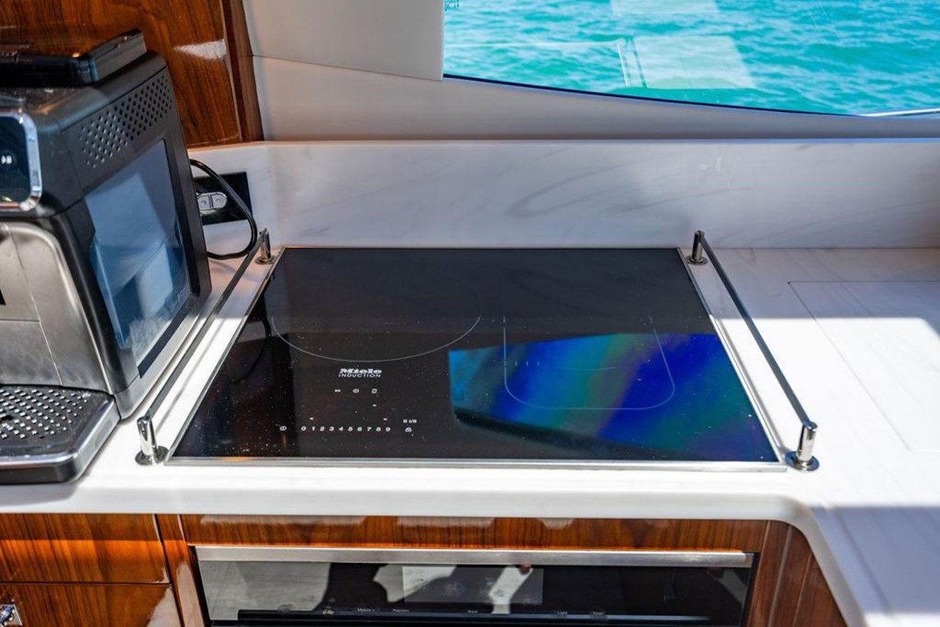 https://arconyachts.ams3.digitaloceanspaces.com/114413/conversions/large_4619491-optimize.jpg