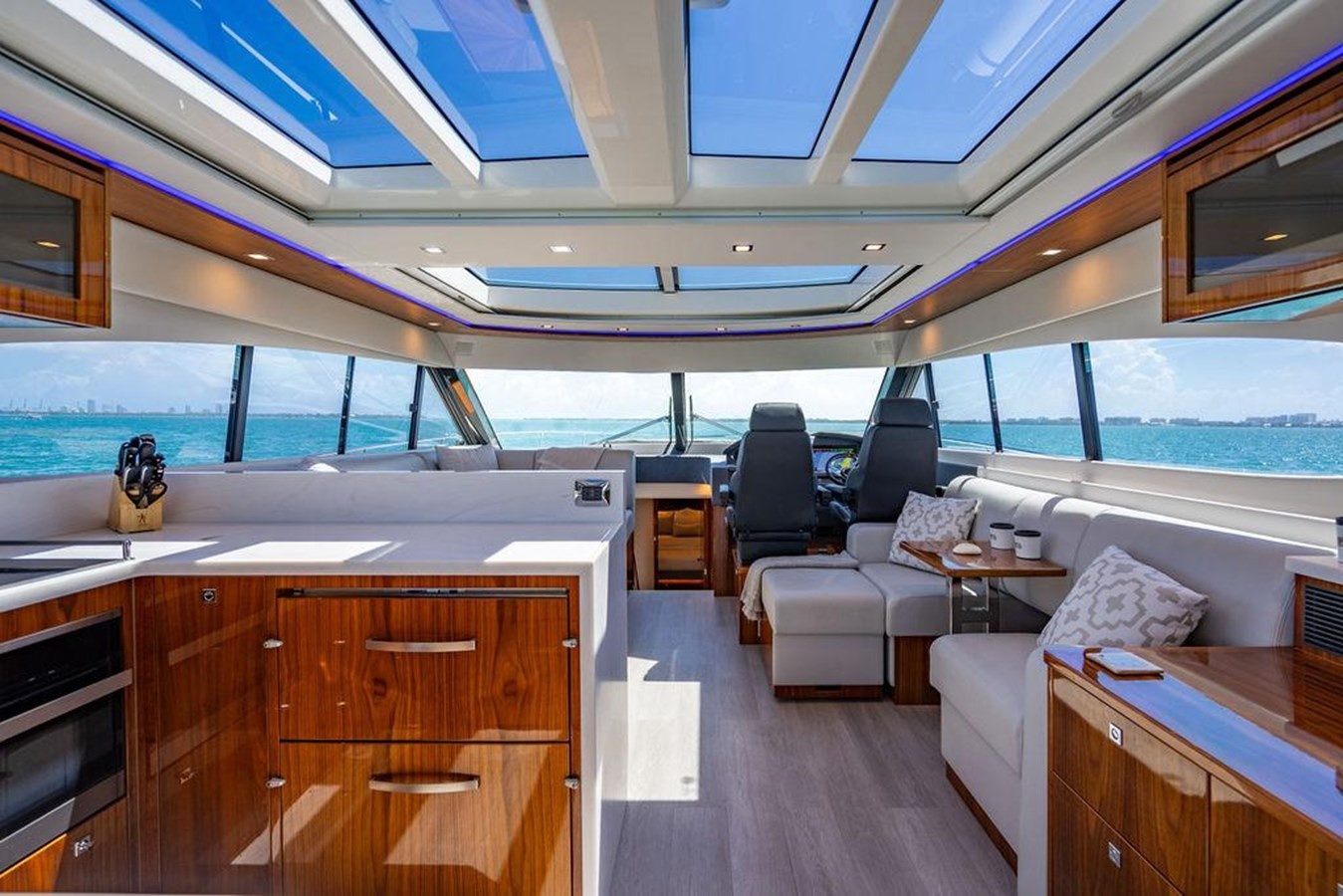https://arconyachts.ams3.digitaloceanspaces.com/114416/conversions/large_4619492-optimize.jpg
