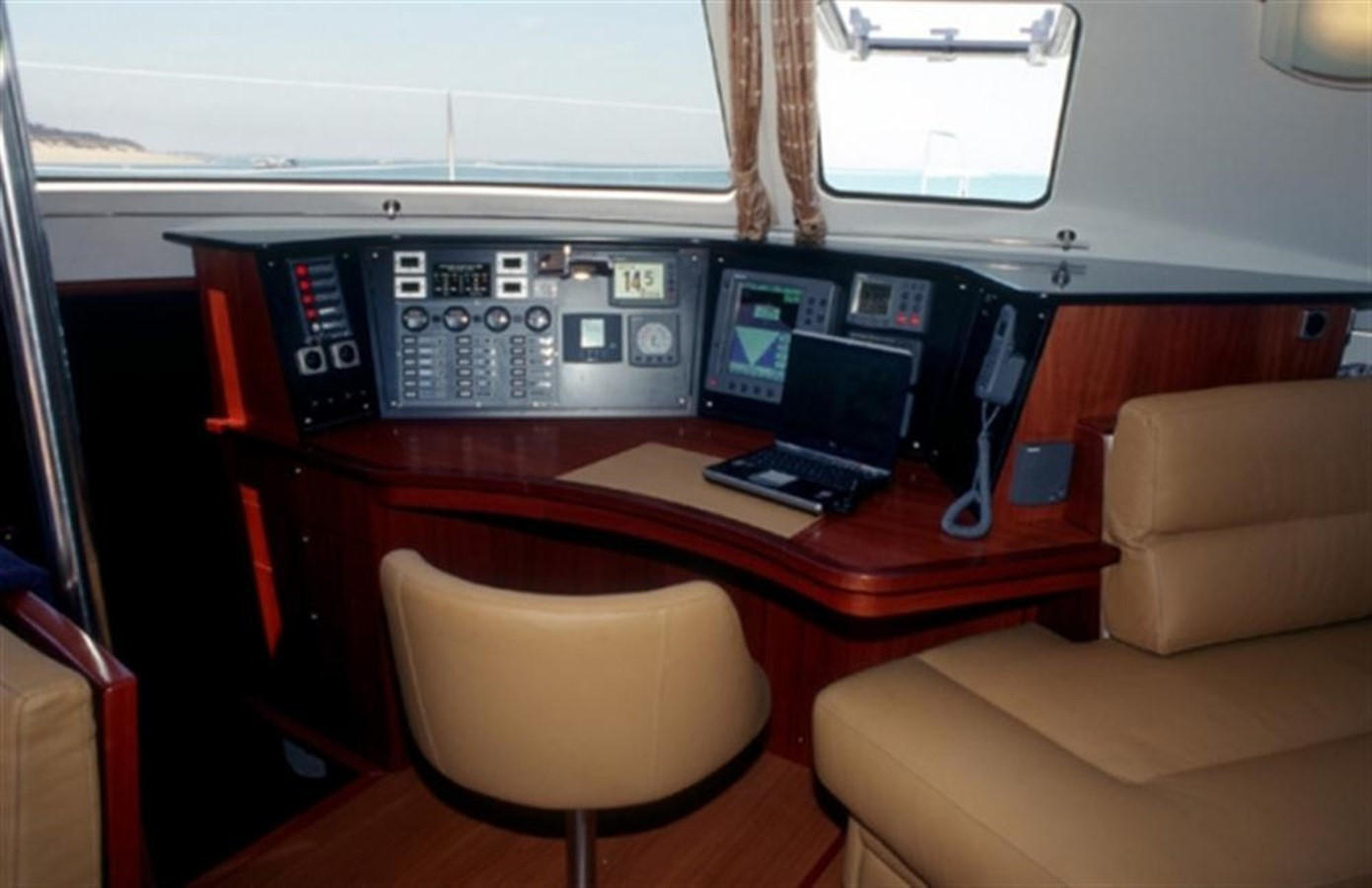 https://arconyachts.ams3.digitaloceanspaces.com/114565/conversions/large_87072-optimize.jpg