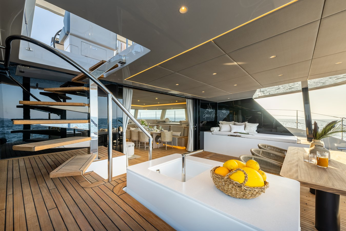 https://arconyachts.ams3.digitaloceanspaces.com/114572/conversions/large_4733110-optimize.jpg