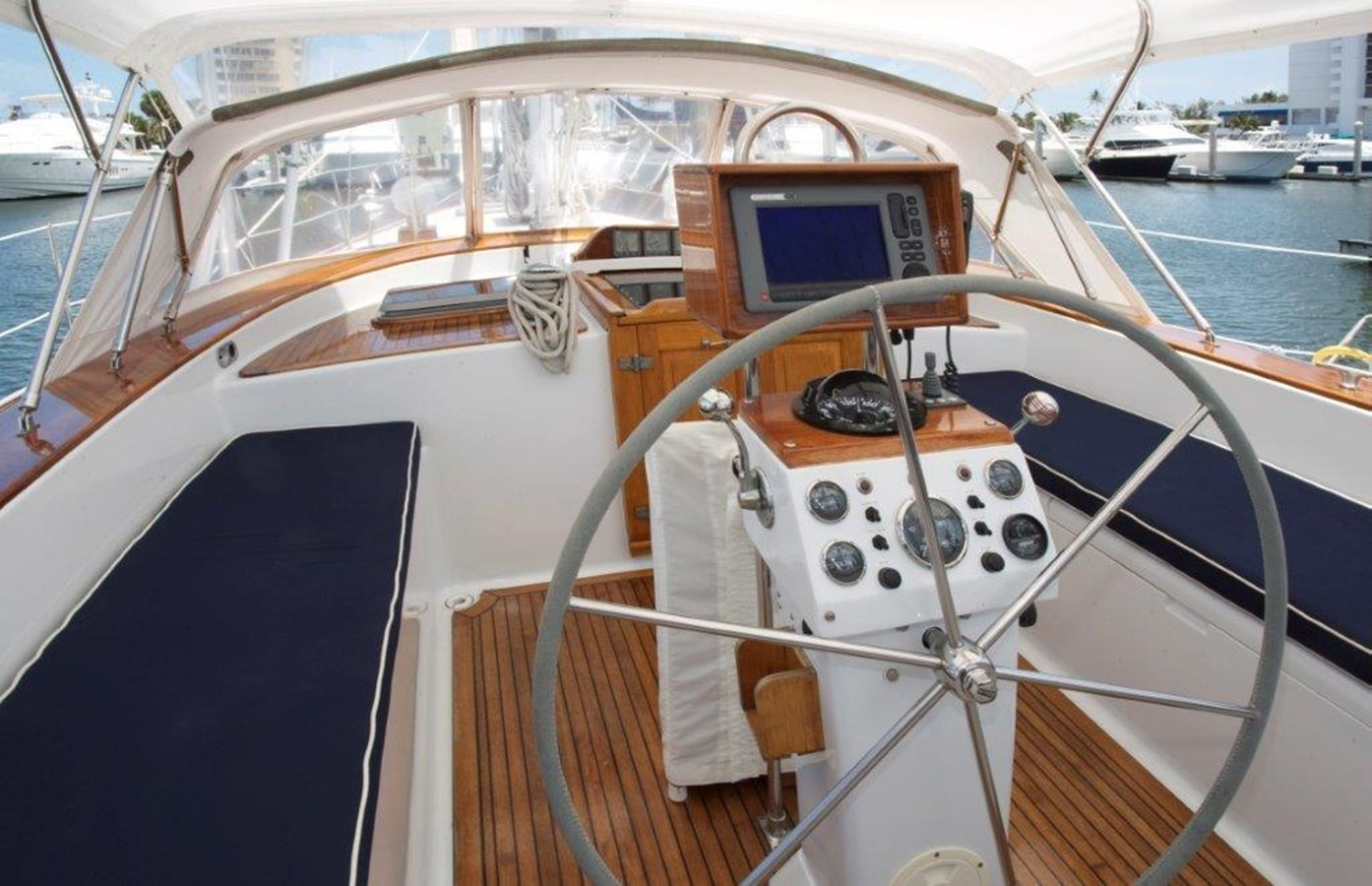 https://arconyachts.ams3.digitaloceanspaces.com/114638/conversions/large_2828713-optimize.jpg