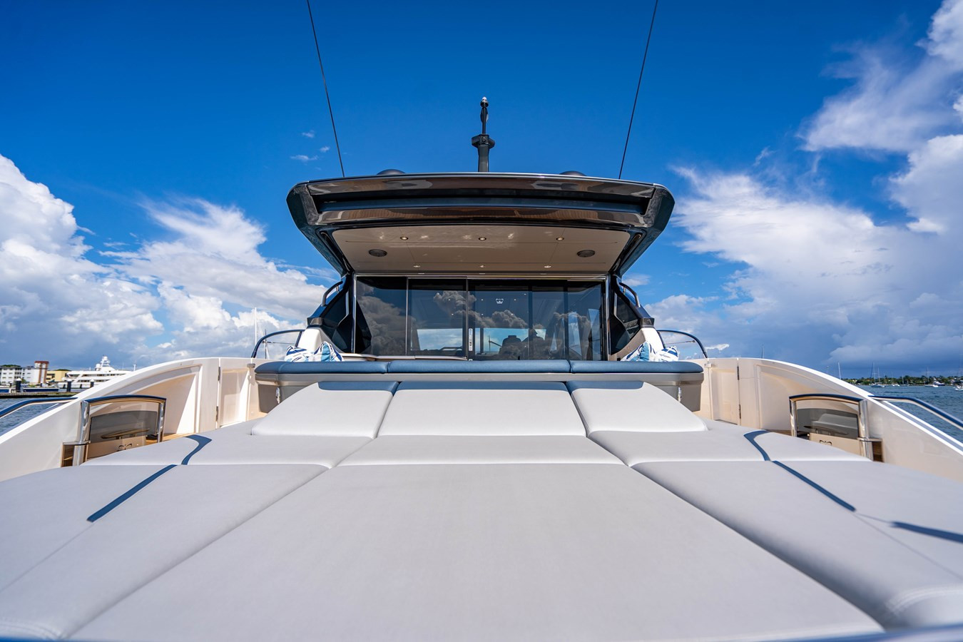 https://arconyachts.ams3.digitaloceanspaces.com/114867/conversions/large_3345390-optimize.jpg
