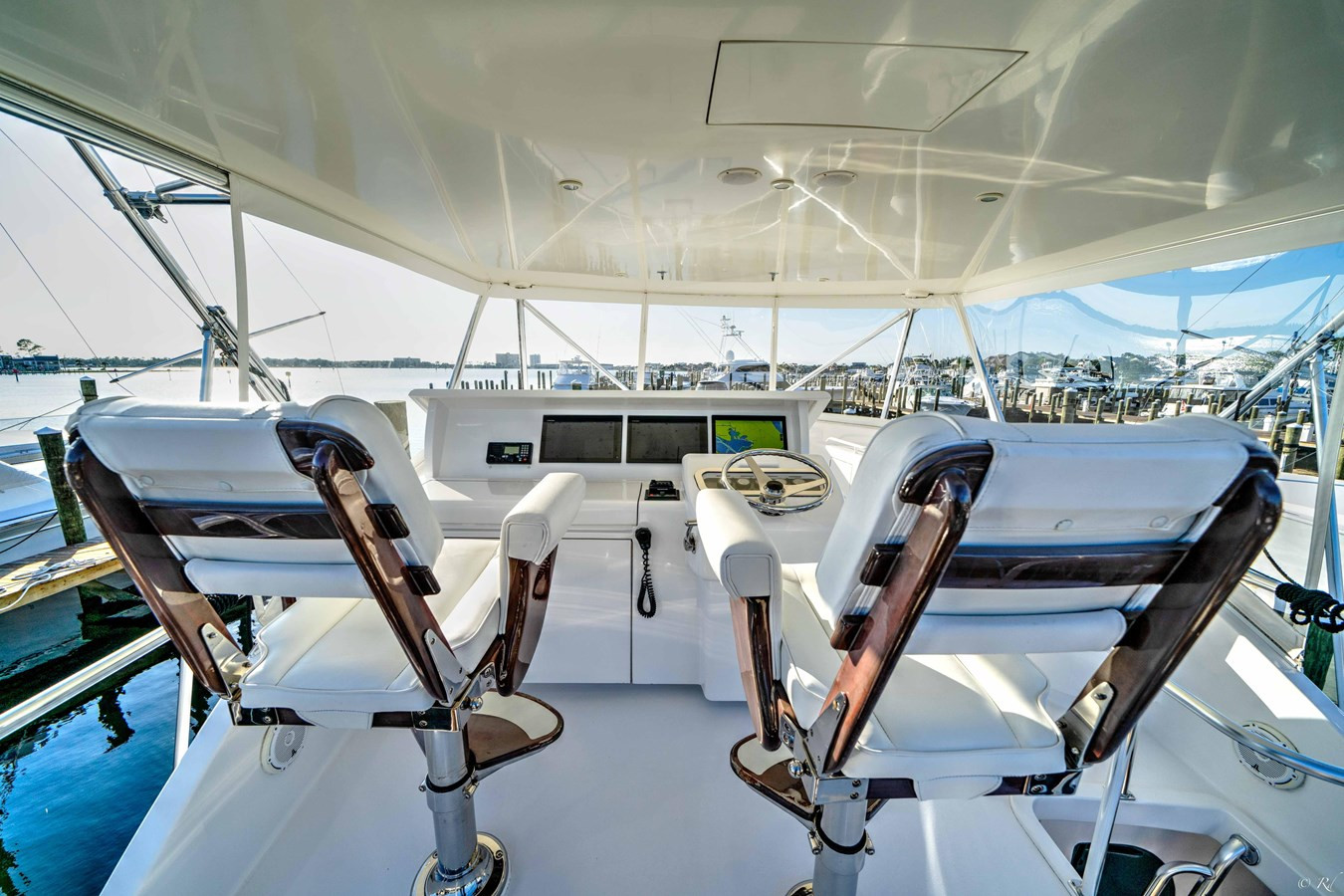 https://arconyachts.ams3.digitaloceanspaces.com/114868/conversions/large_3762891-optimize.jpg