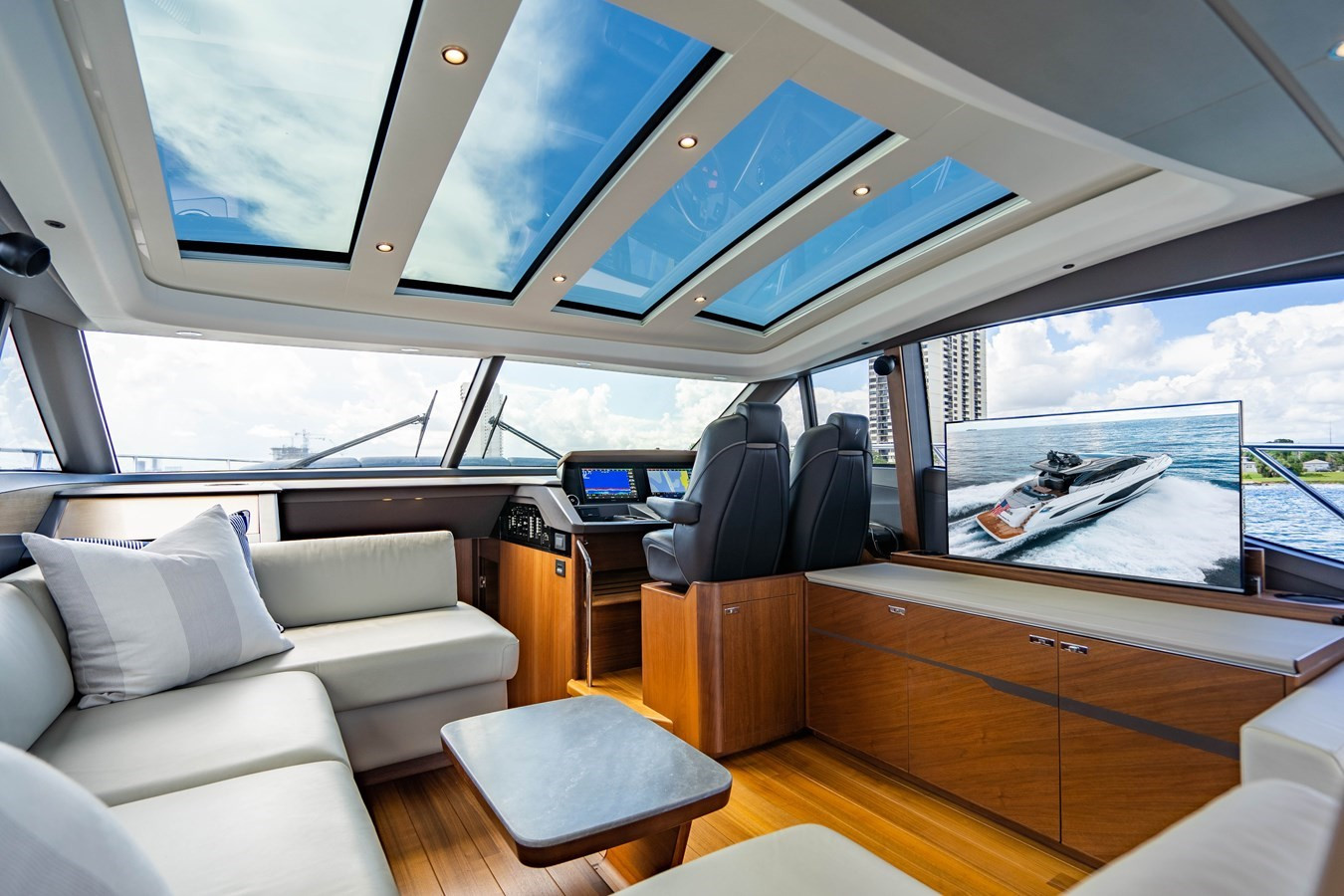 https://arconyachts.ams3.digitaloceanspaces.com/114872/conversions/large_3648431-optimize.jpg