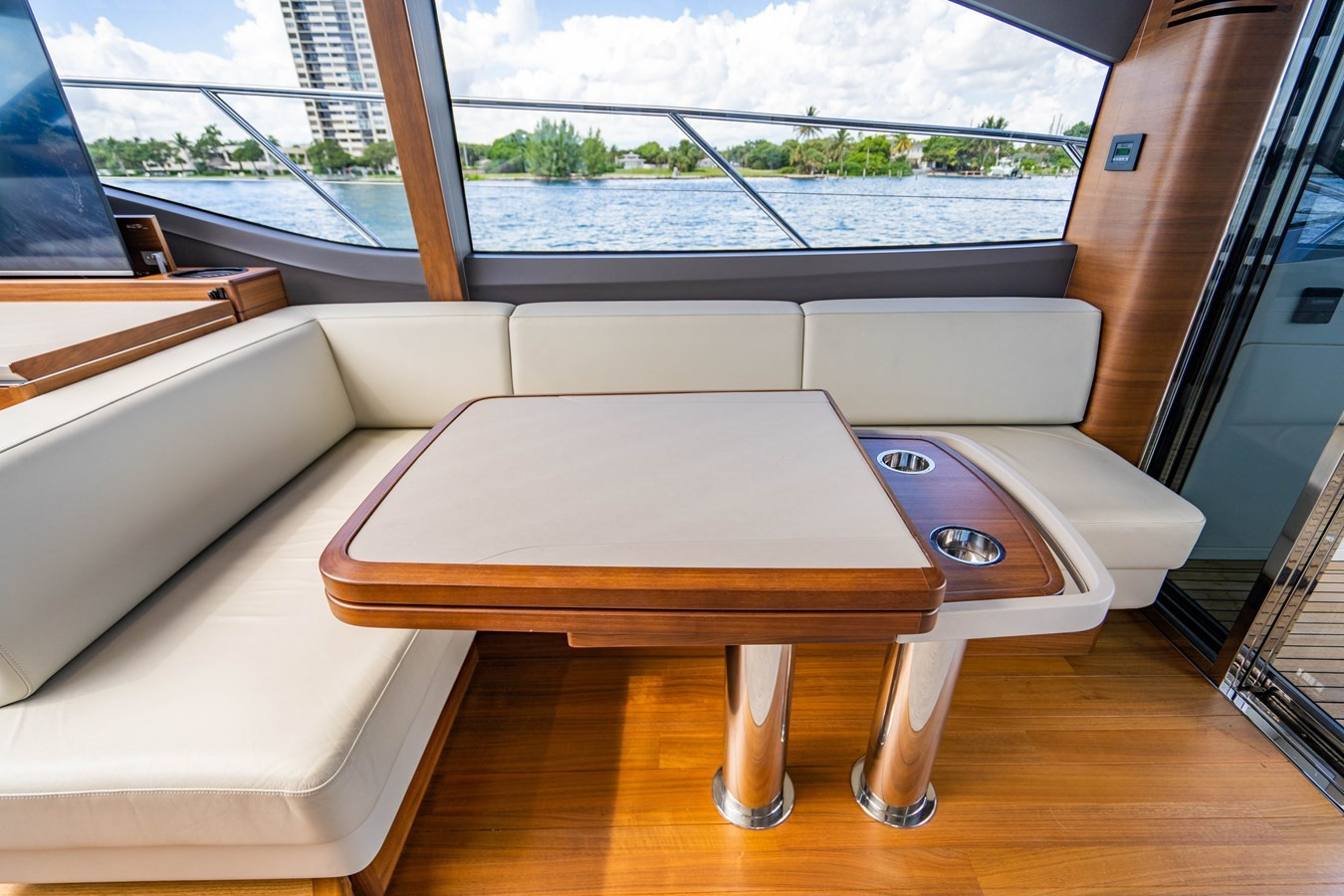 https://arconyachts.ams3.digitaloceanspaces.com/114875/conversions/large_3648432-optimize.jpg