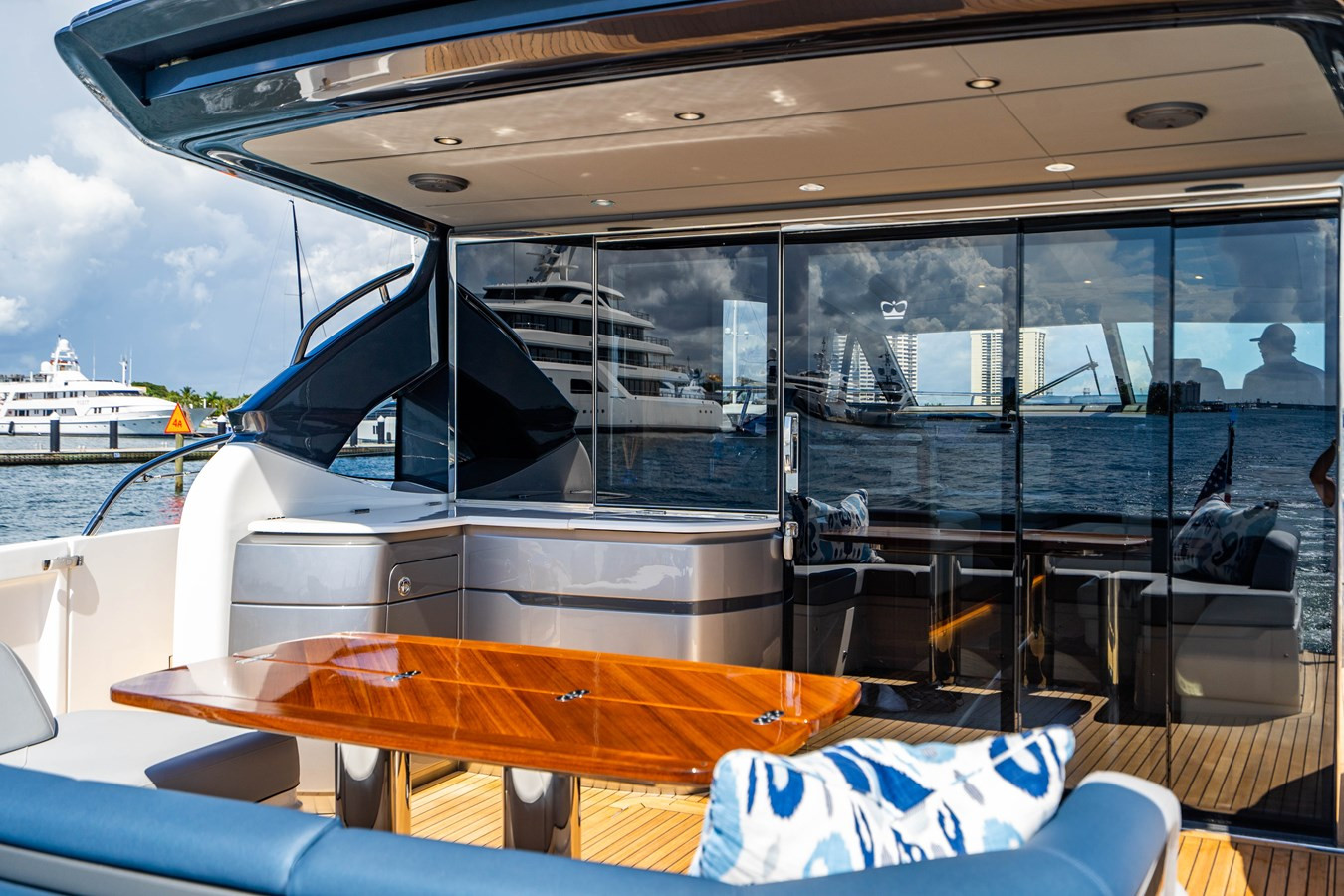 https://arconyachts.ams3.digitaloceanspaces.com/114876/conversions/large_3345393-optimize.jpg