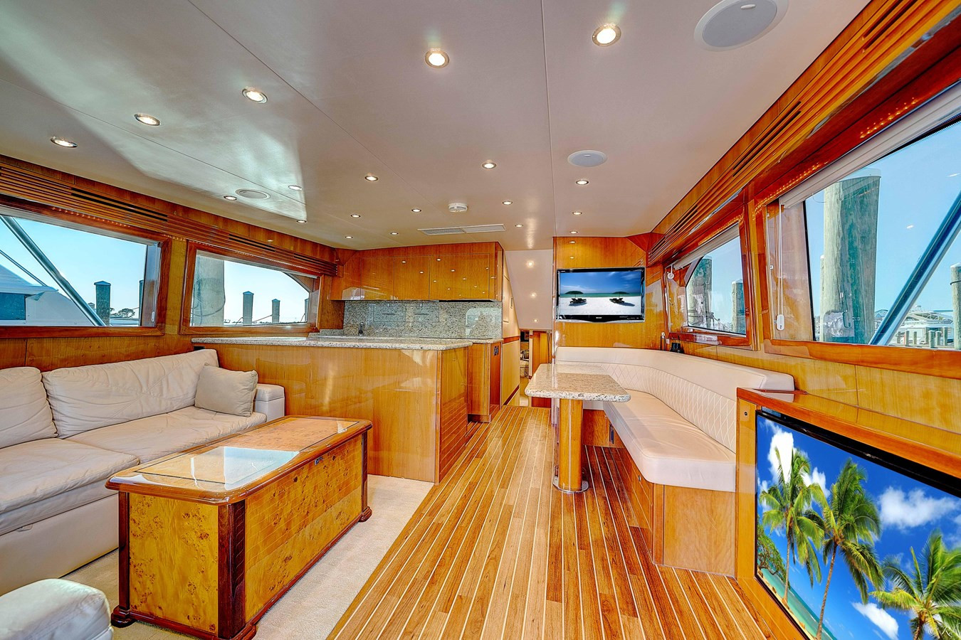 https://arconyachts.ams3.digitaloceanspaces.com/114901/conversions/large_3762902-optimize.jpg