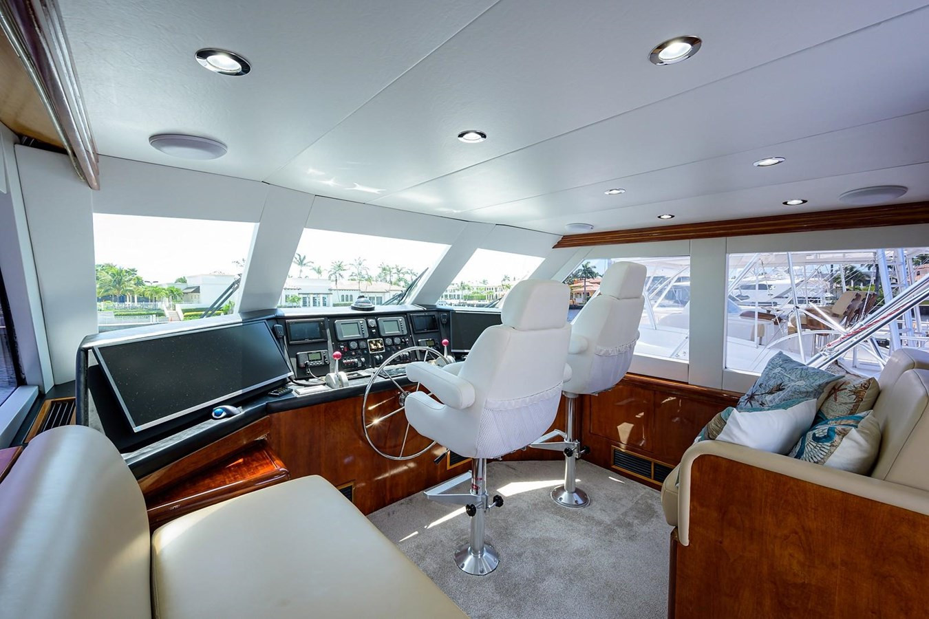 https://arconyachts.ams3.digitaloceanspaces.com/114949/conversions/large_3778028-optimize.jpg