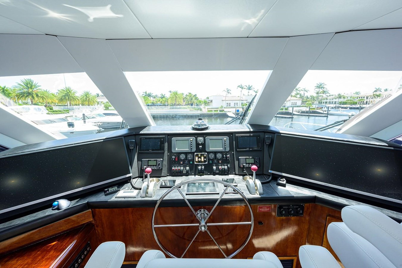 https://arconyachts.ams3.digitaloceanspaces.com/114957/conversions/large_3778031-optimize.jpg