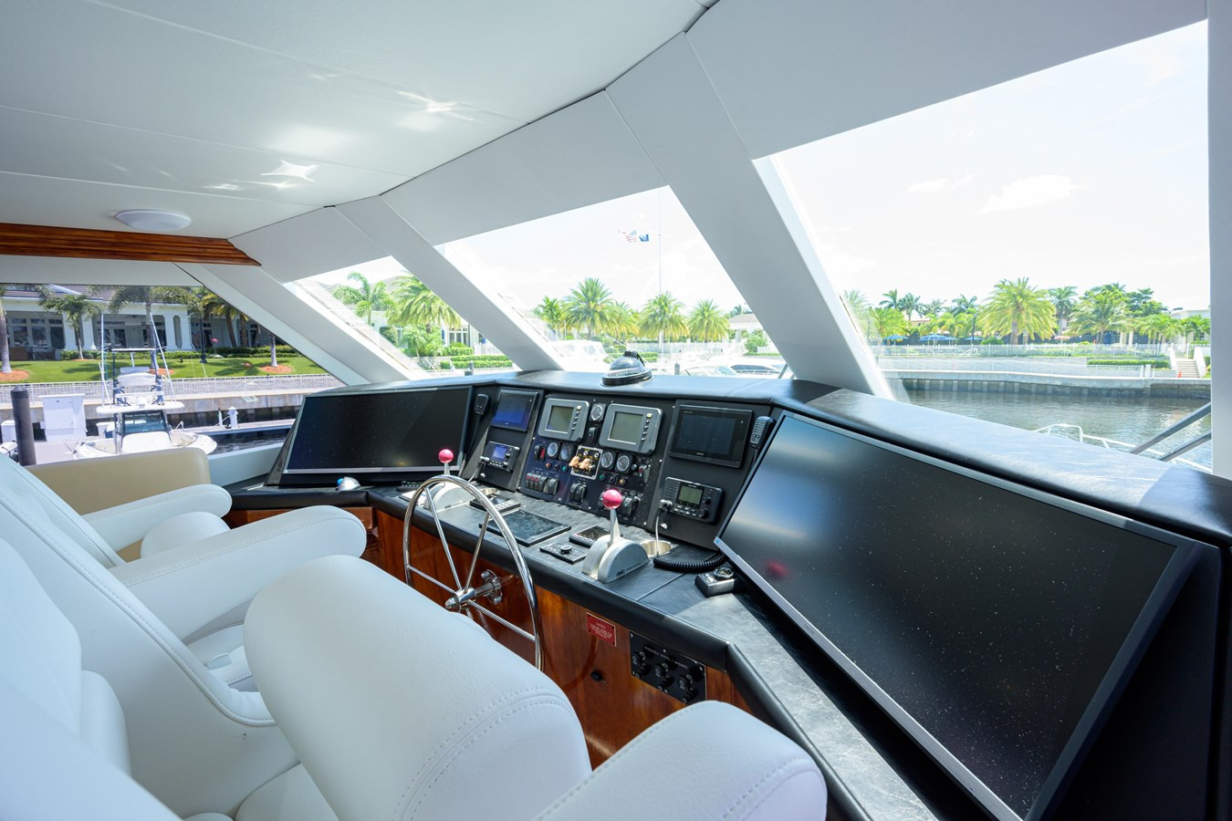https://arconyachts.ams3.digitaloceanspaces.com/114960/conversions/large_3778032-optimize.jpg